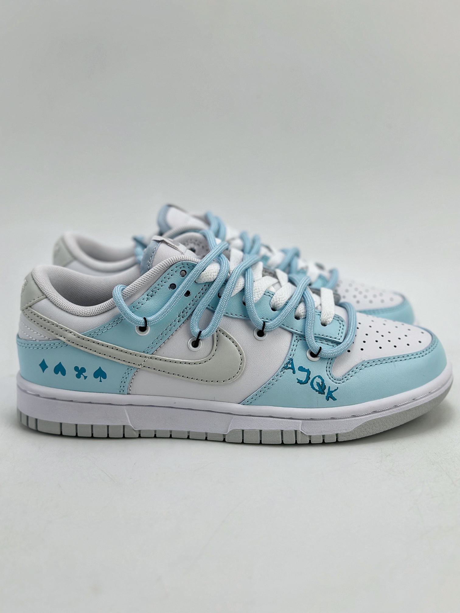 240 Nike SB Dunk Low 桃心 北卡蓝 扑克牌 美式涂鸦 蓝白 DV0831-101