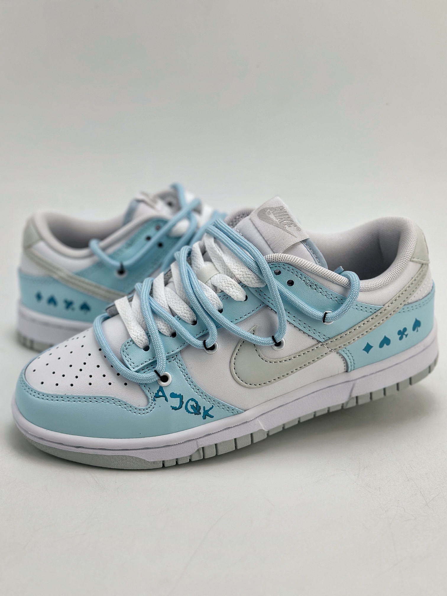 240 Nike SB Dunk Low 桃心 北卡蓝 扑克牌 美式涂鸦 蓝白 DV0831-101