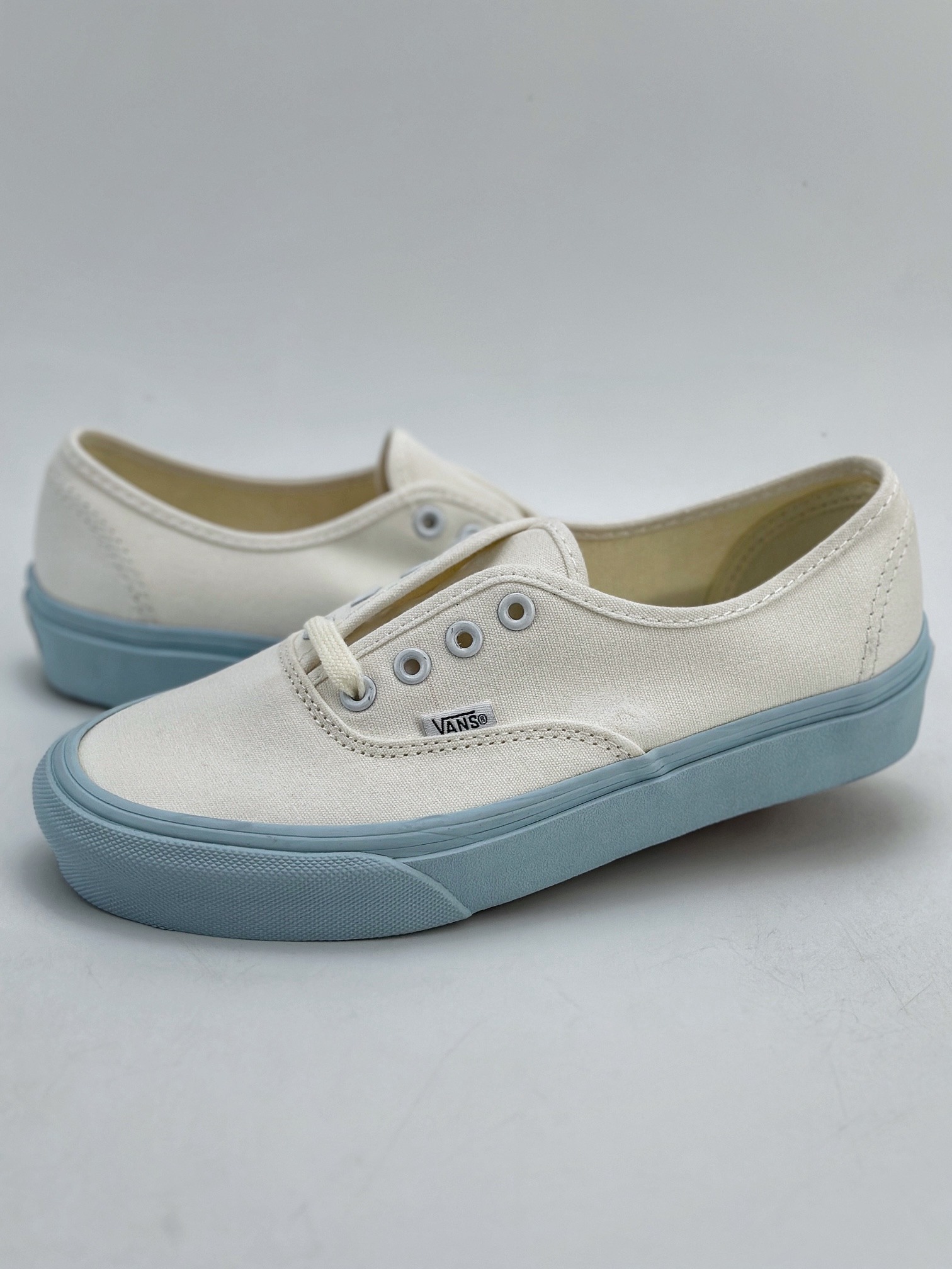 130 万斯官网同步更新Vans Authetic休闲滑板鞋