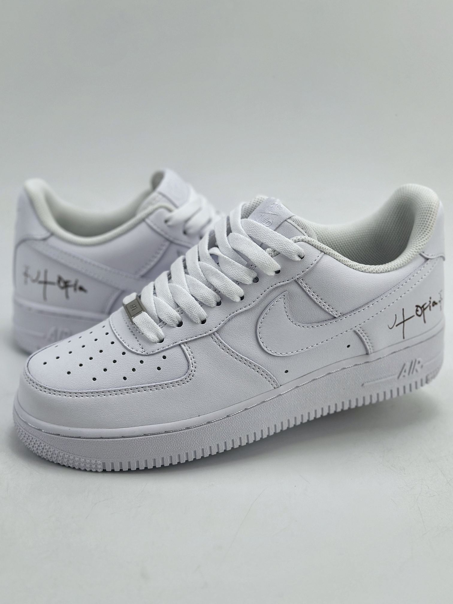 200 Nike Air Force 1 Low 07 x Travis Scott TS联名白