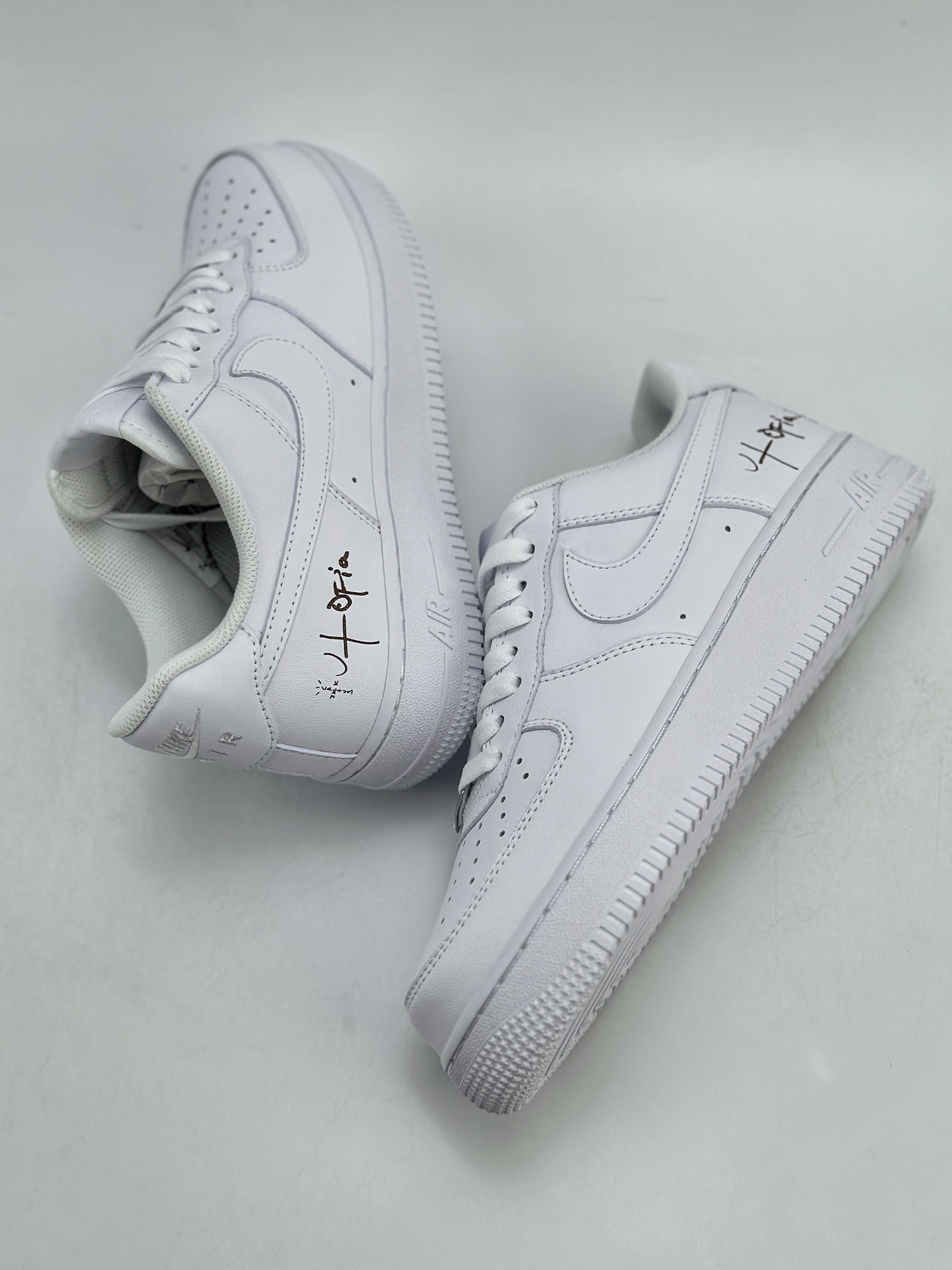 200 Nike Air Force 1 Low 07 x Travis Scott TS联名白