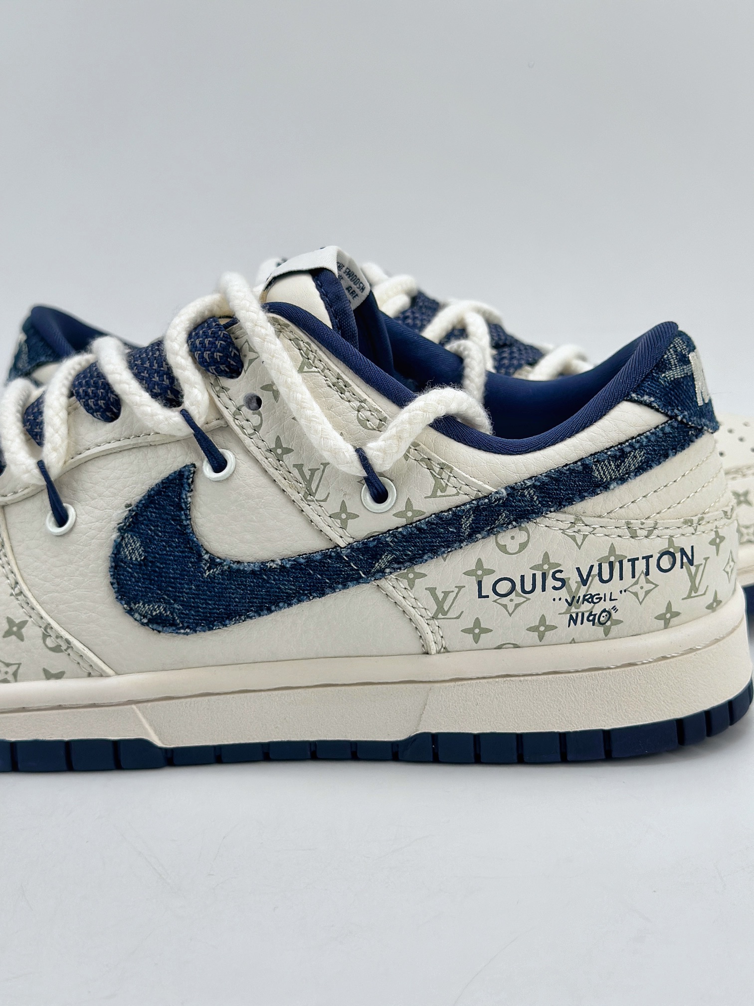 300 Nike SB Dunk Low x Louis Vuitton 白蓝牛仔布绑带 SJ2068-249