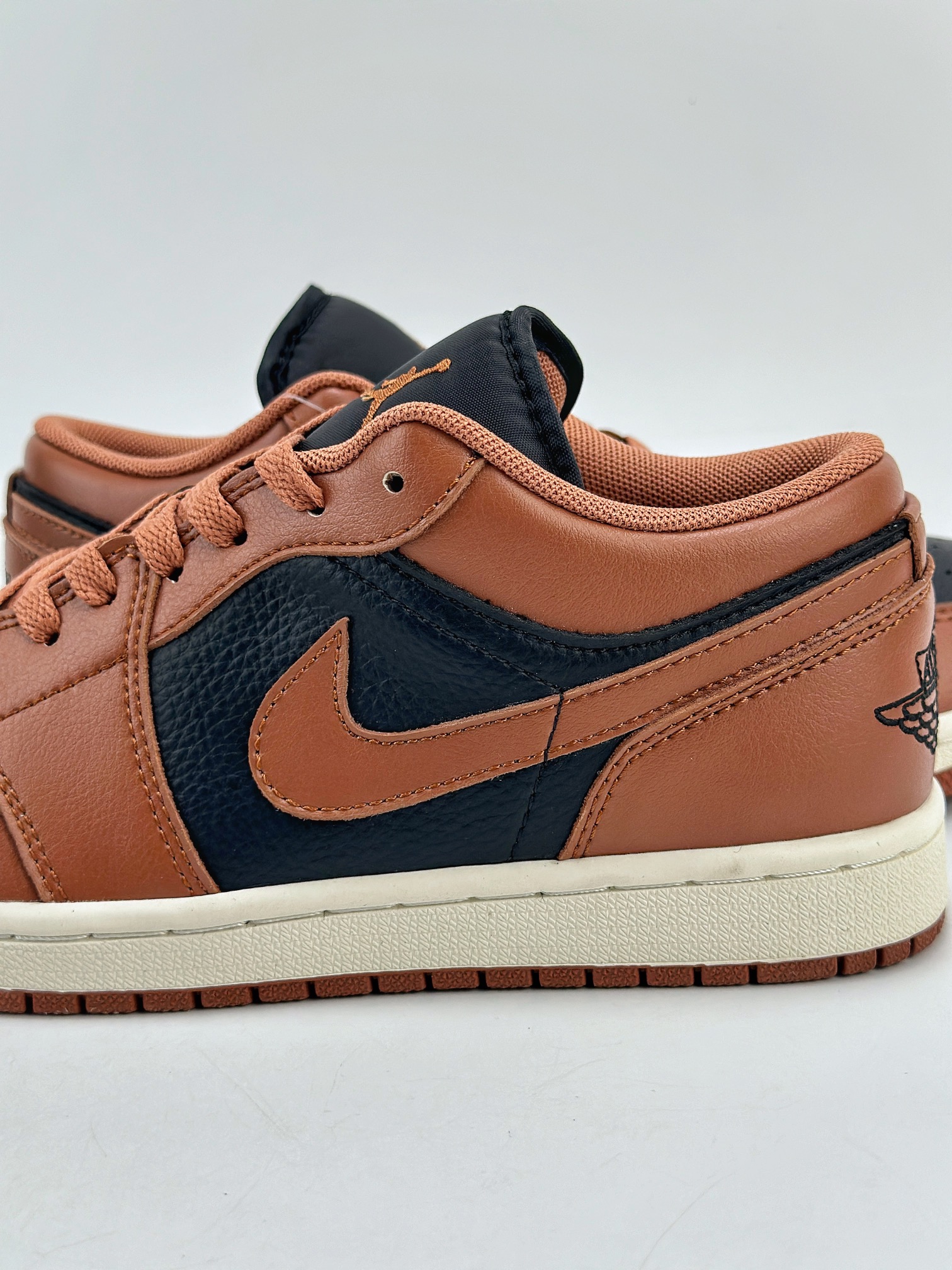 200 Air Jordan 1 Retro Low WMNS ”Archaeo Brown” 黑棕 DC0774-021