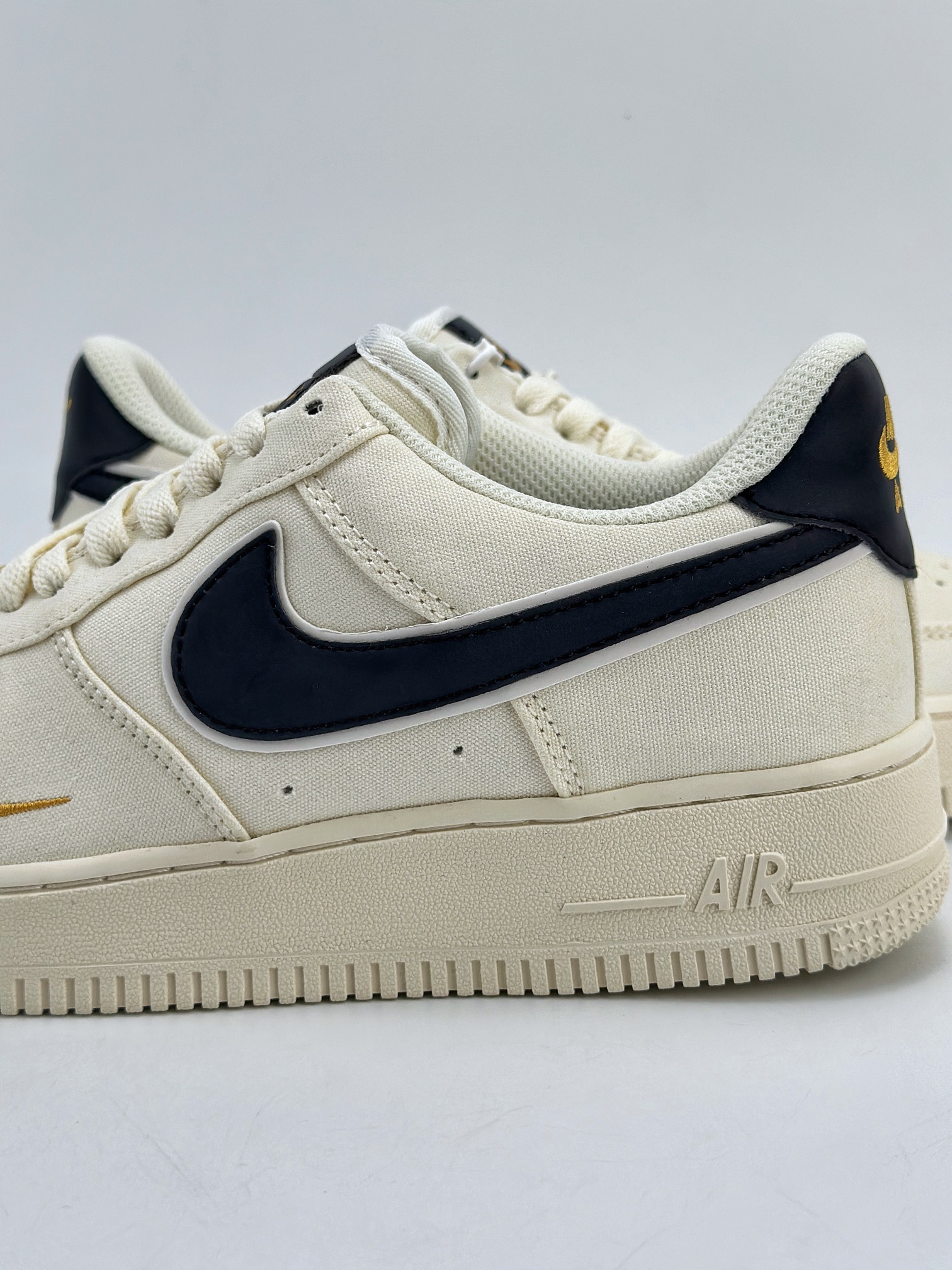 220 Nike Air Force 1 Low 07 白金小钩帆布 MN5696-809