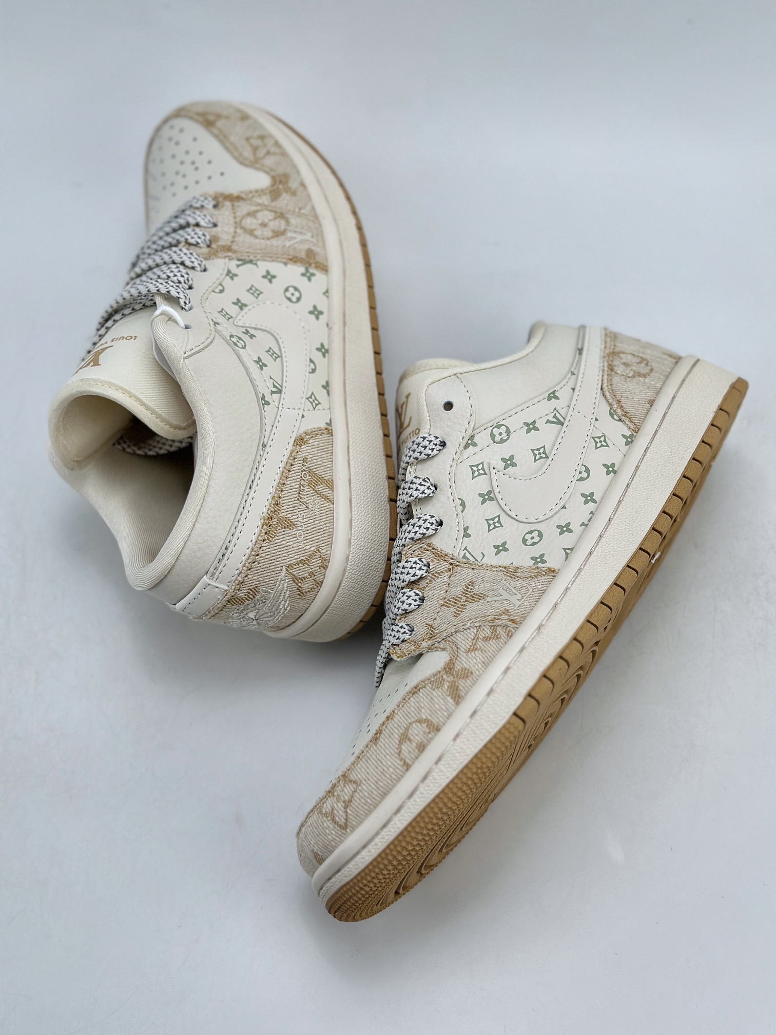 280 Air Jordan 1 Retro Low x Louis Vuitton 白浅黄牛仔布  SJ9950-002