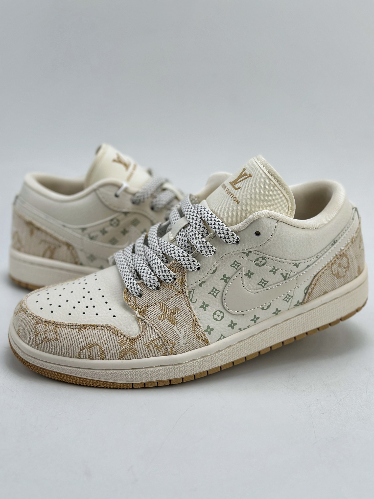 280 Air Jordan 1 Retro Low x Louis Vuitton 白浅黄牛仔布  SJ9950-002