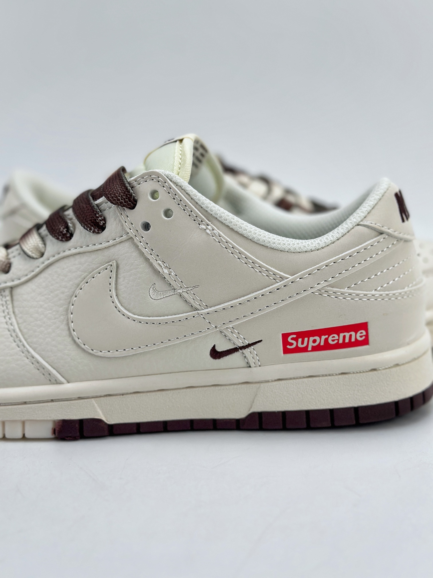 280 Nike SB Dunk Low x Suoreme 白棕三钩 BB8675-106