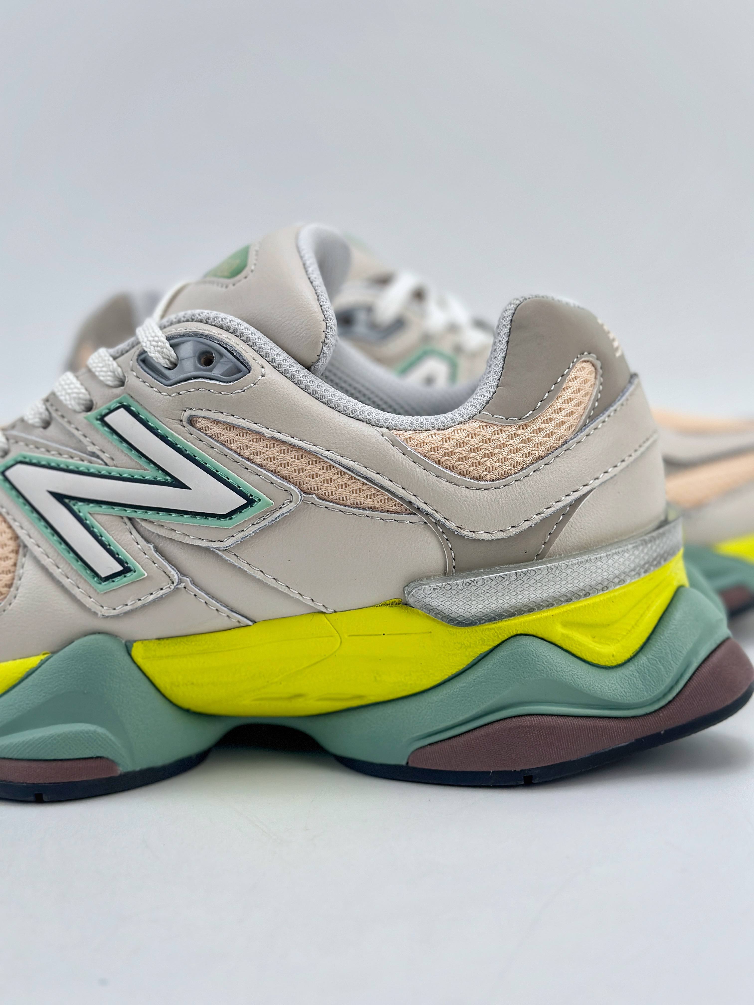 210 Joe Freshgoods x New Balance 版本 NB9060 联名款 复古休闲运动慢跑鞋  U9060GCB