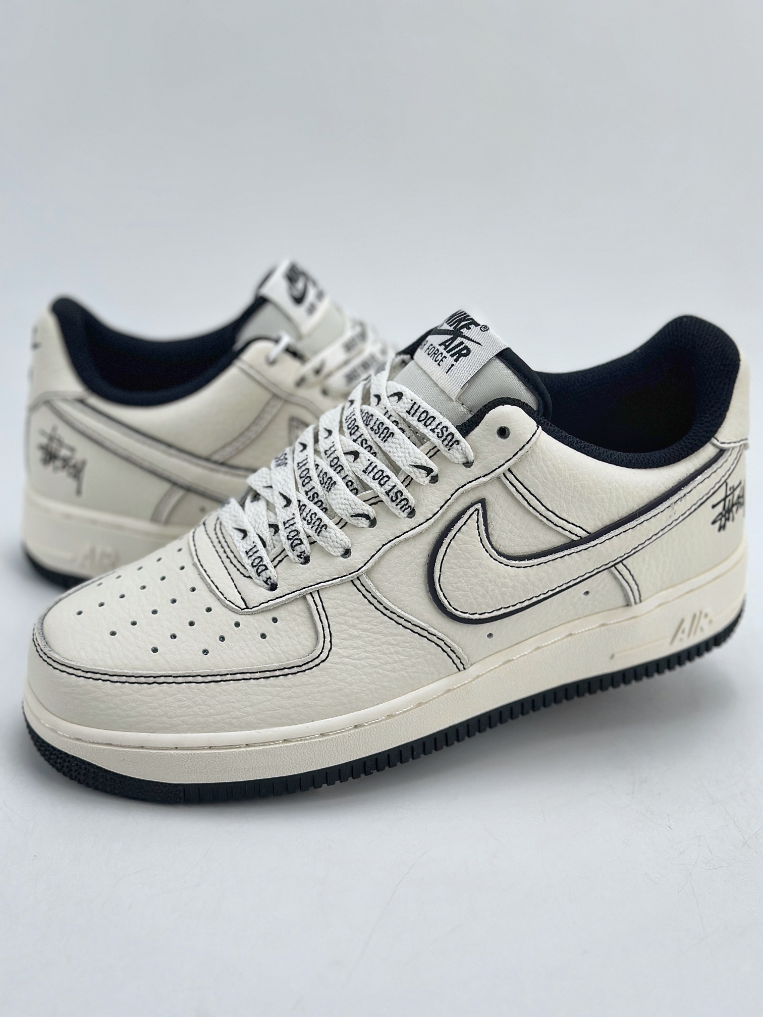 240 Nike Air Force 1 Low 07 x Stussy 斯图西白黑缝线 UN1635-702