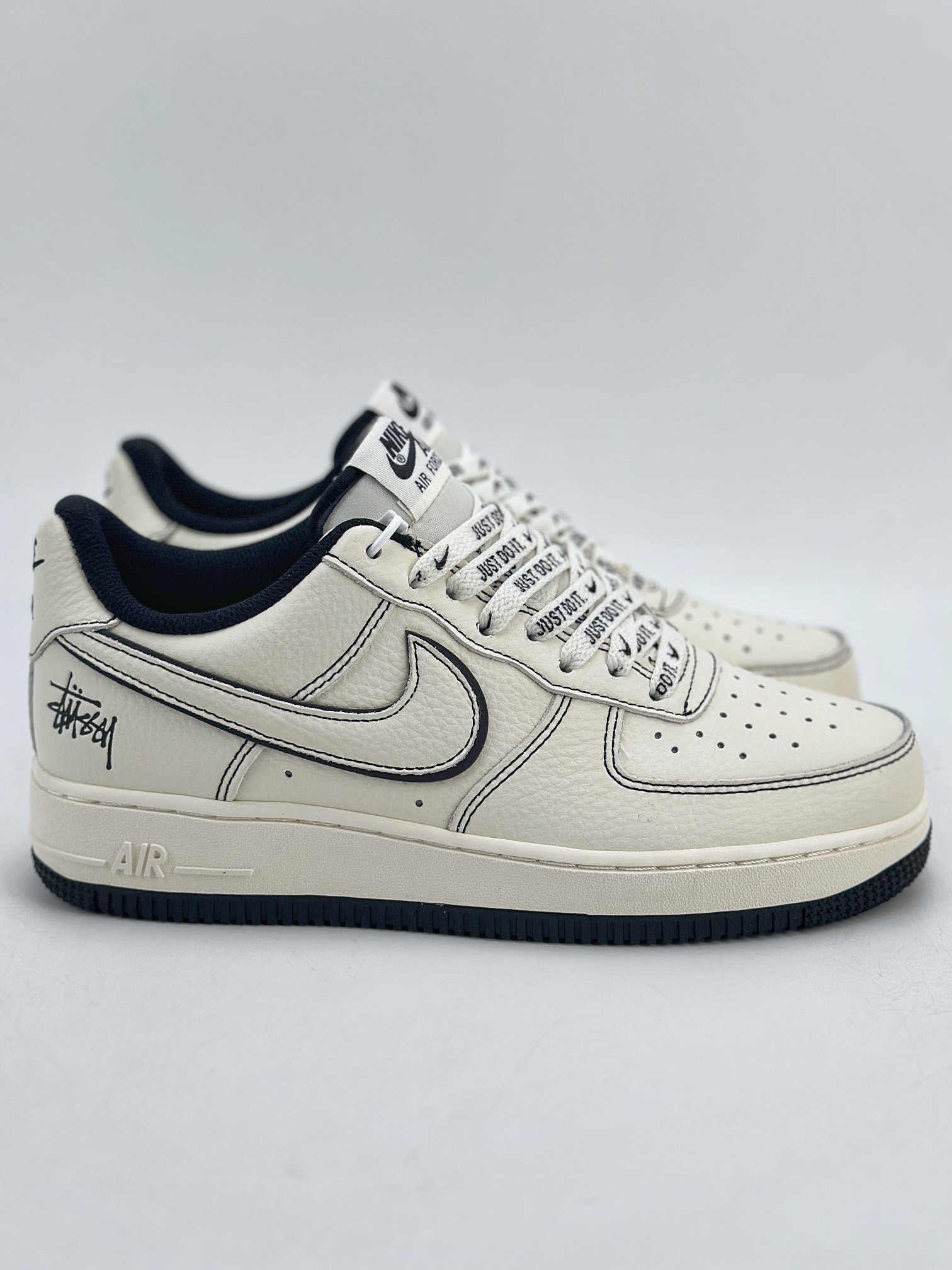 240 Nike Air Force 1 Low 07 x Stussy 斯图西白黑缝线 UN1635-702