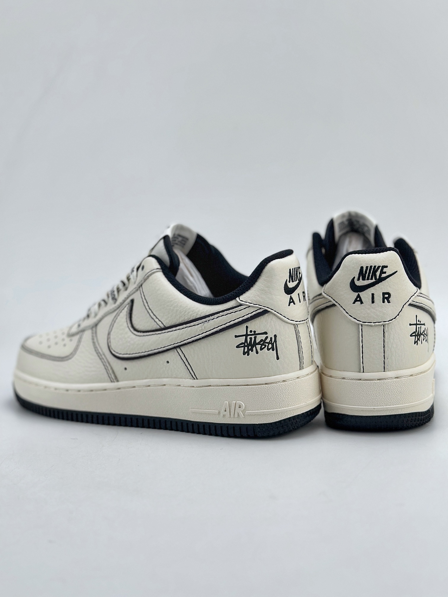 240 Nike Air Force 1 Low 07 x Stussy 斯图西白黑缝线 UN1635-702