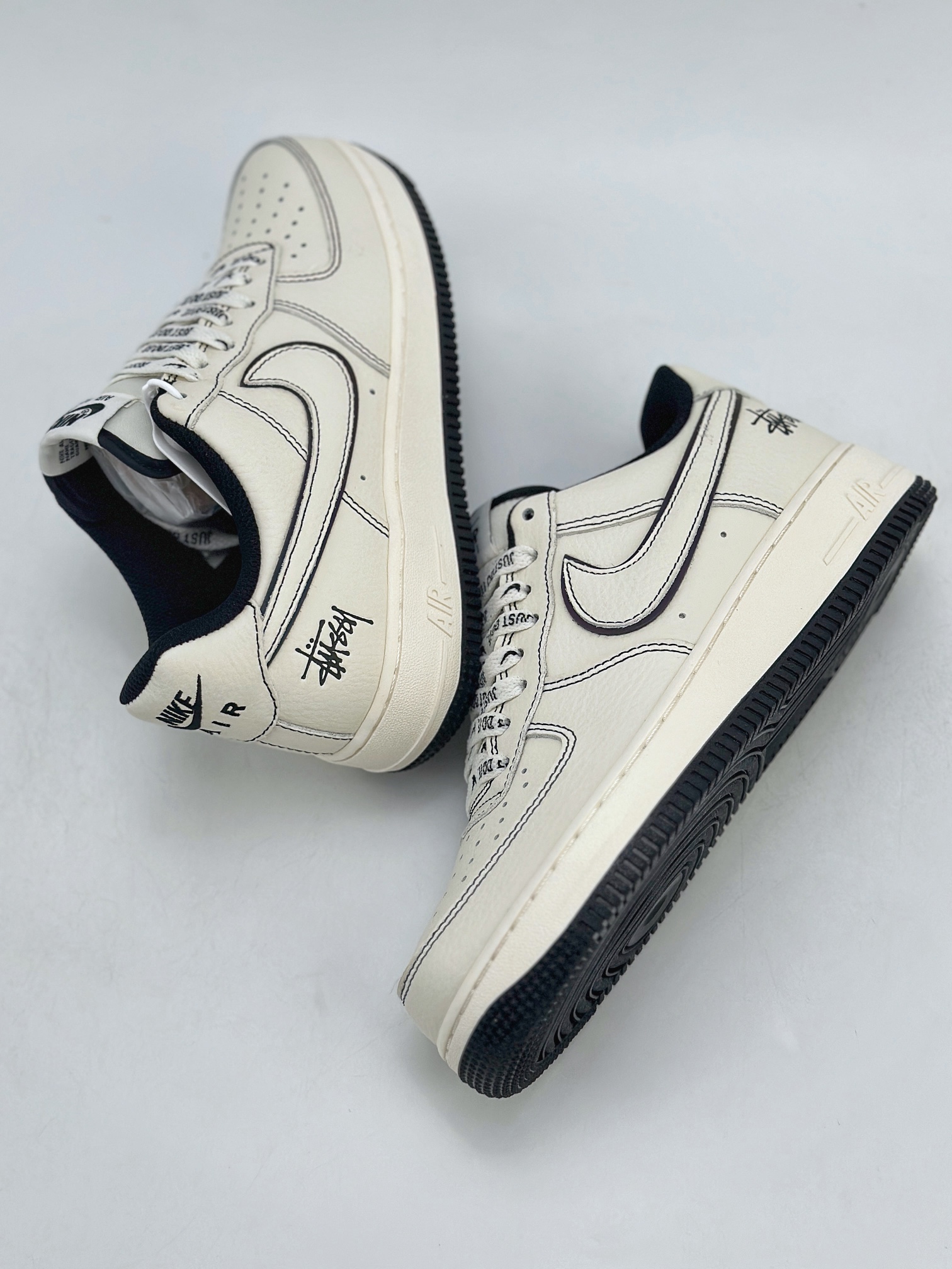 240 Nike Air Force 1 Low 07 x Stussy 斯图西白黑缝线 UN1635-702