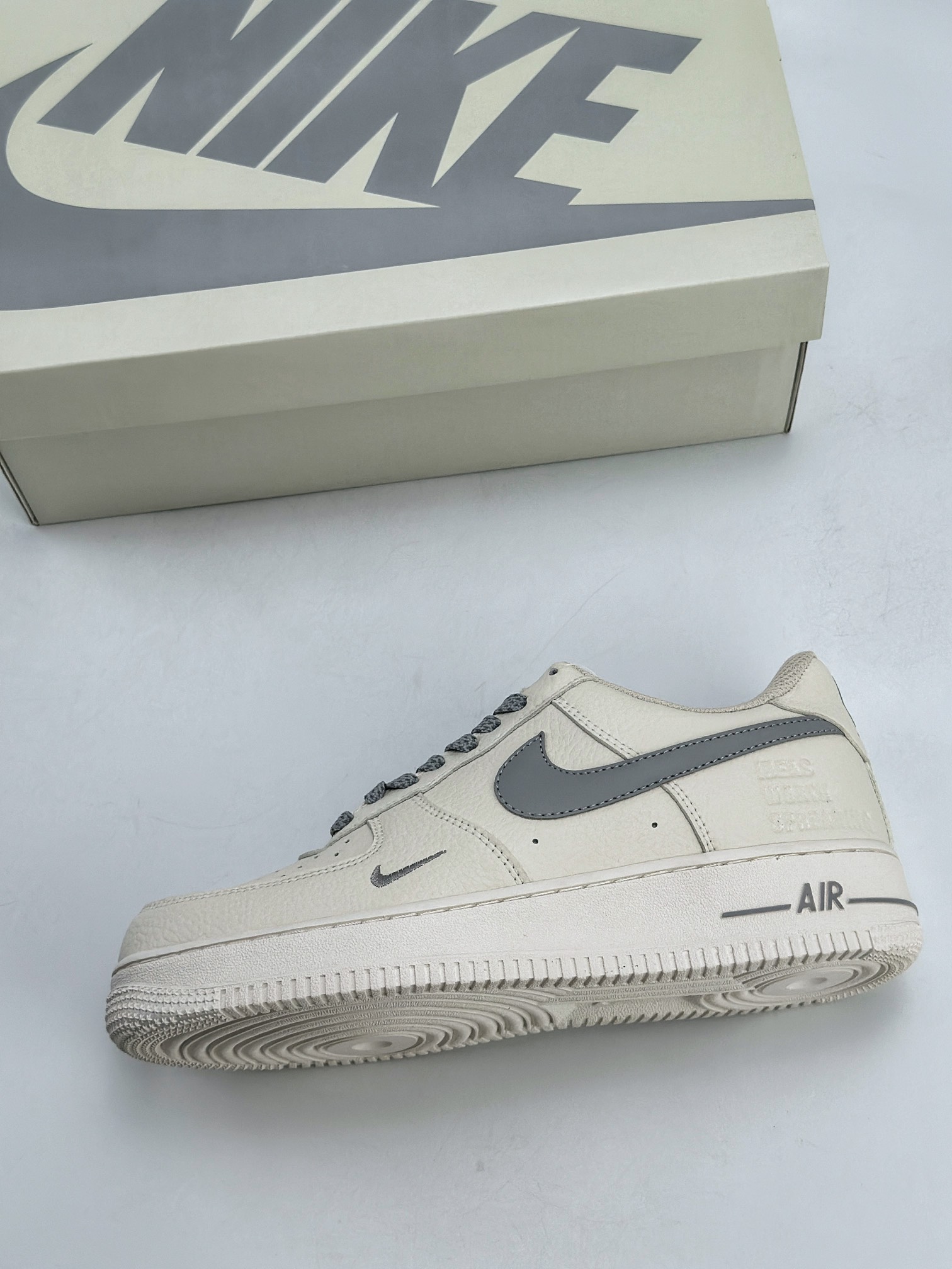 240 Nike Air Force 1 Low 07 白灰满天星 DD8959-708