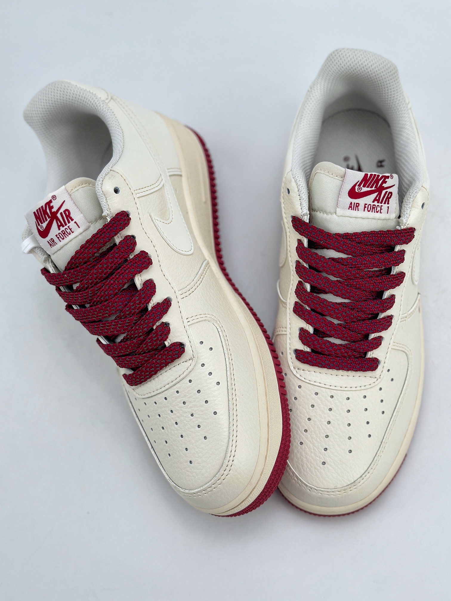 220 Nike Air Force 1 Low 07 米白酒红满天星