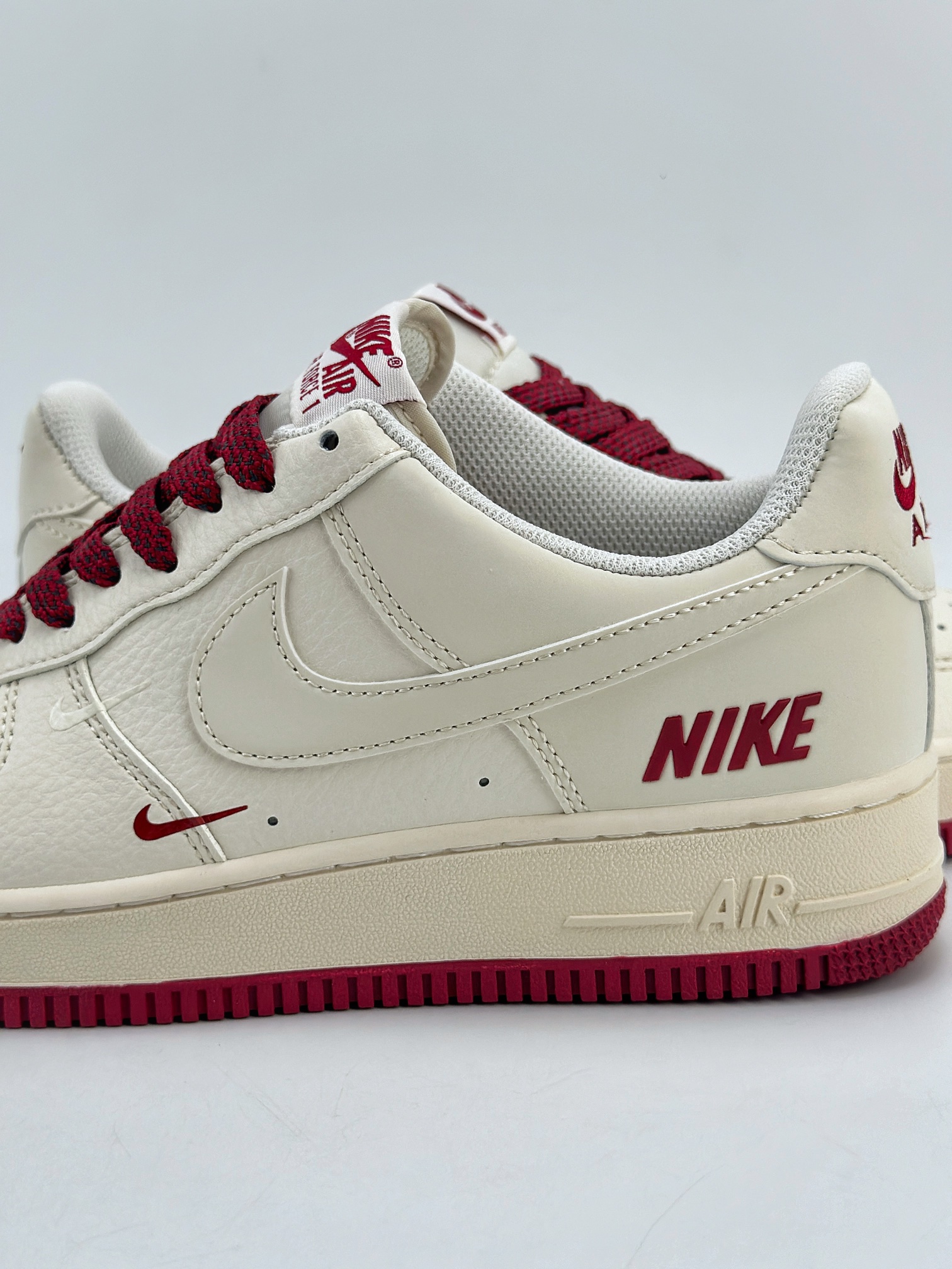 220 Nike Air Force 1 Low 07 米白酒红满天星