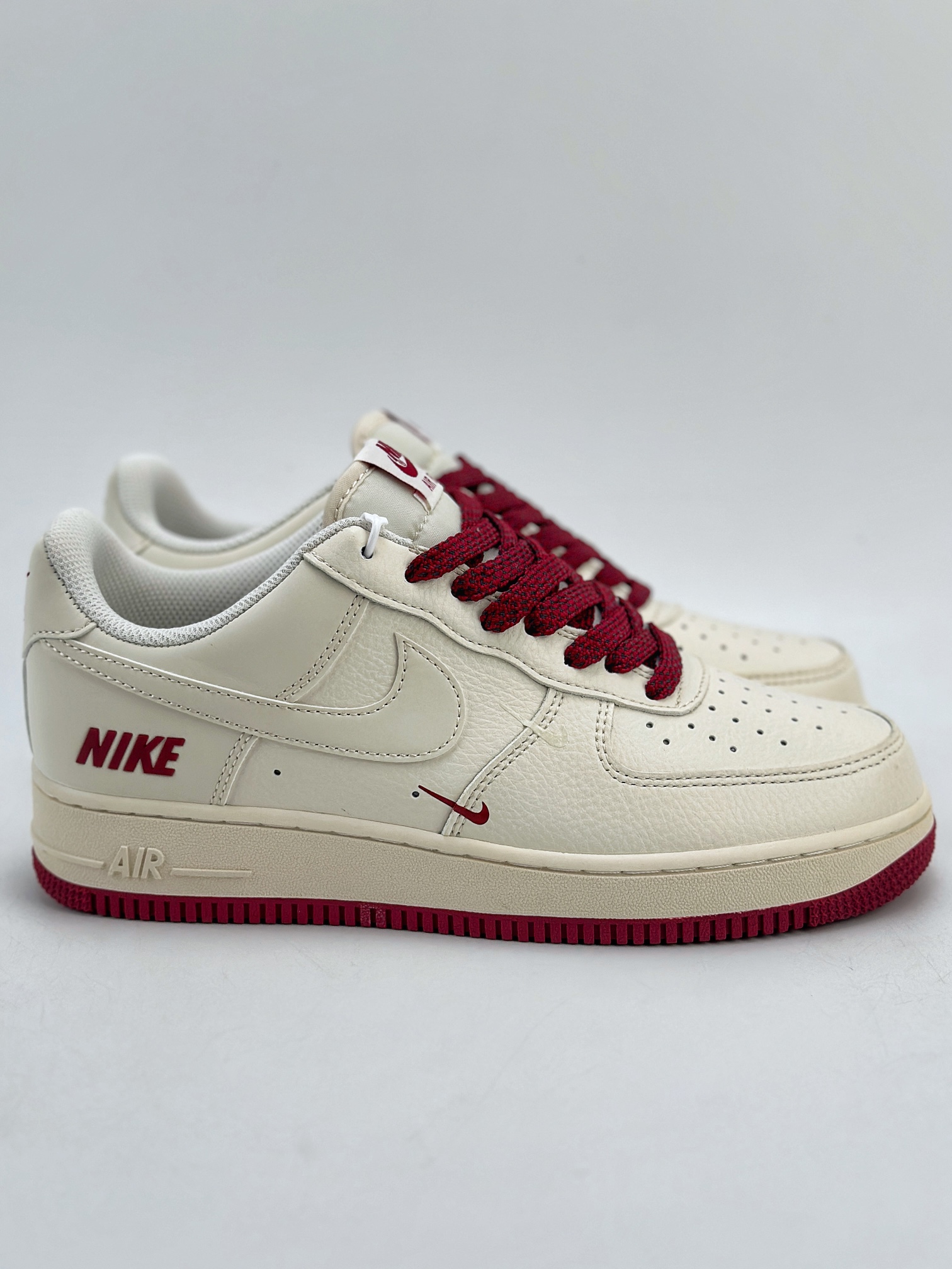 220 Nike Air Force 1 Low 07 米白酒红满天星