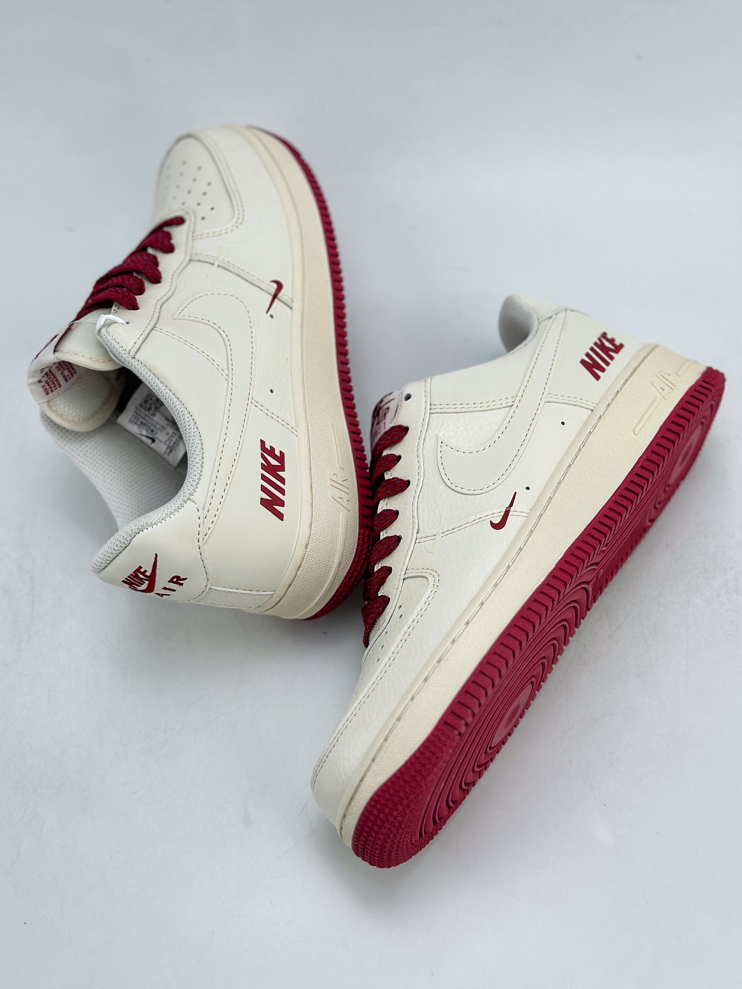 220 Nike Air Force 1 Low 07 米白酒红满天星