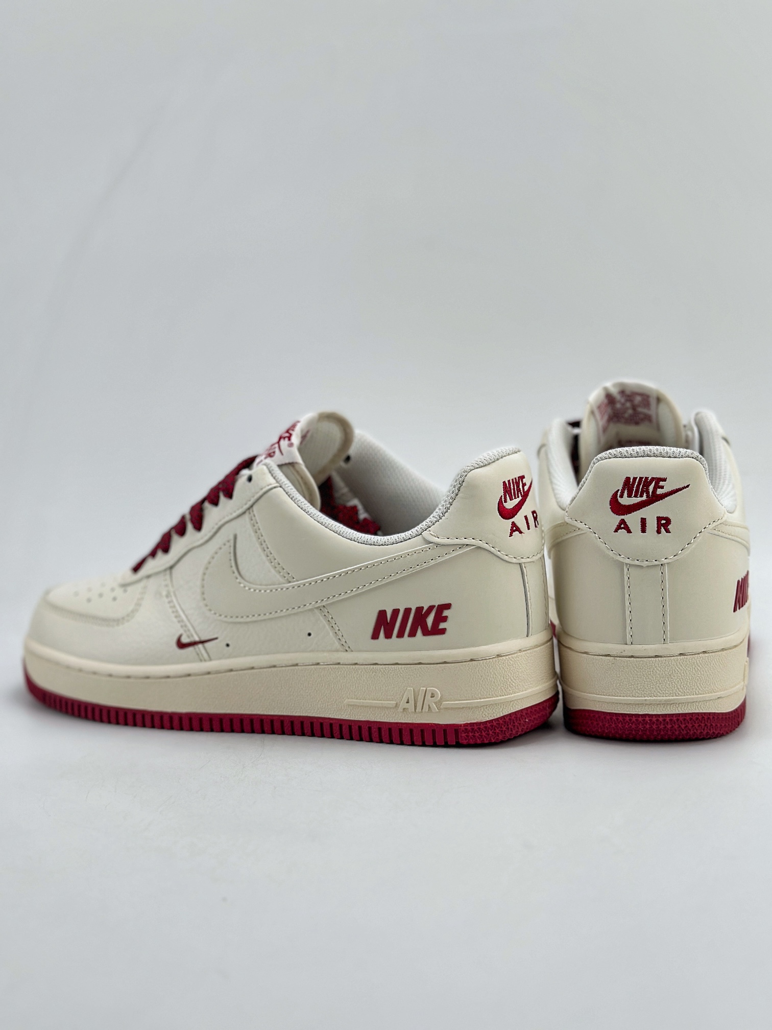 220 Nike Air Force 1 Low 07 米白酒红满天星