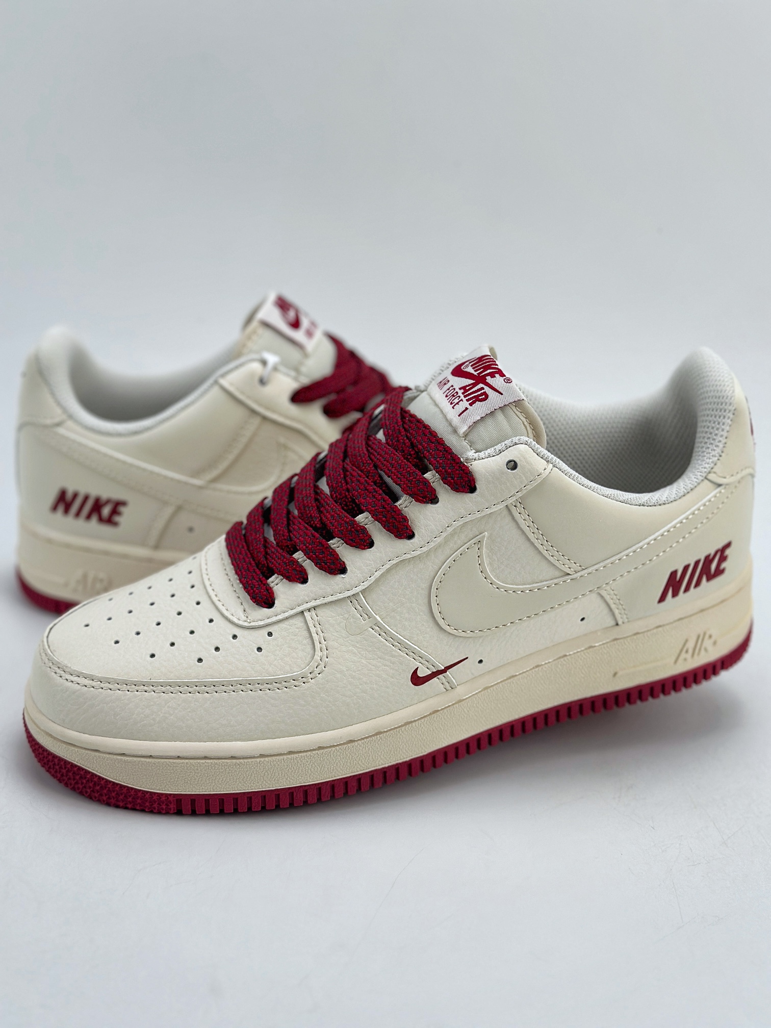 220 Nike Air Force 1 Low 07 米白酒红满天星