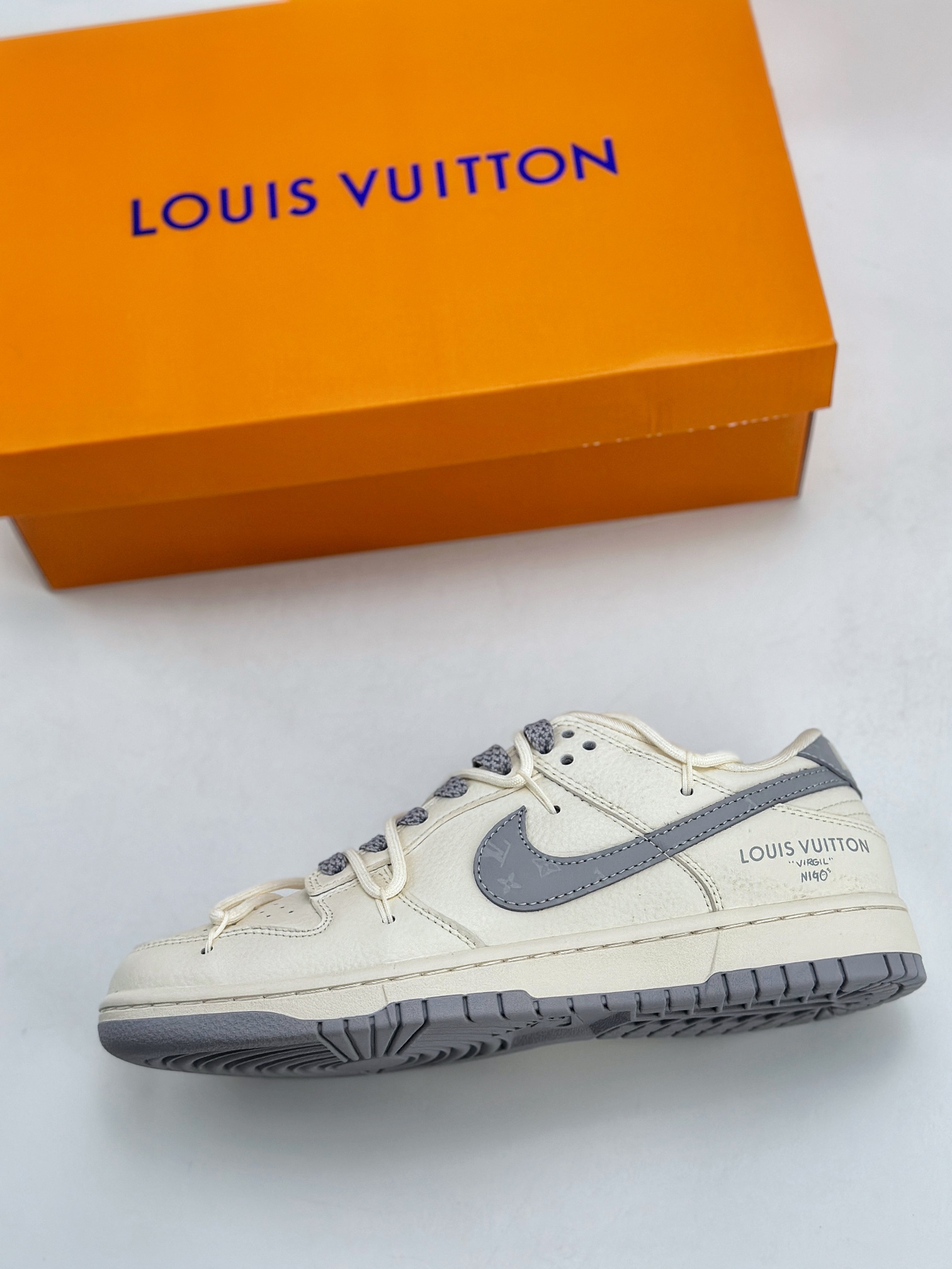 290 Nike SB Dunk Low x Louis Vuitton 白灰绑带满天星 JJ5688-101