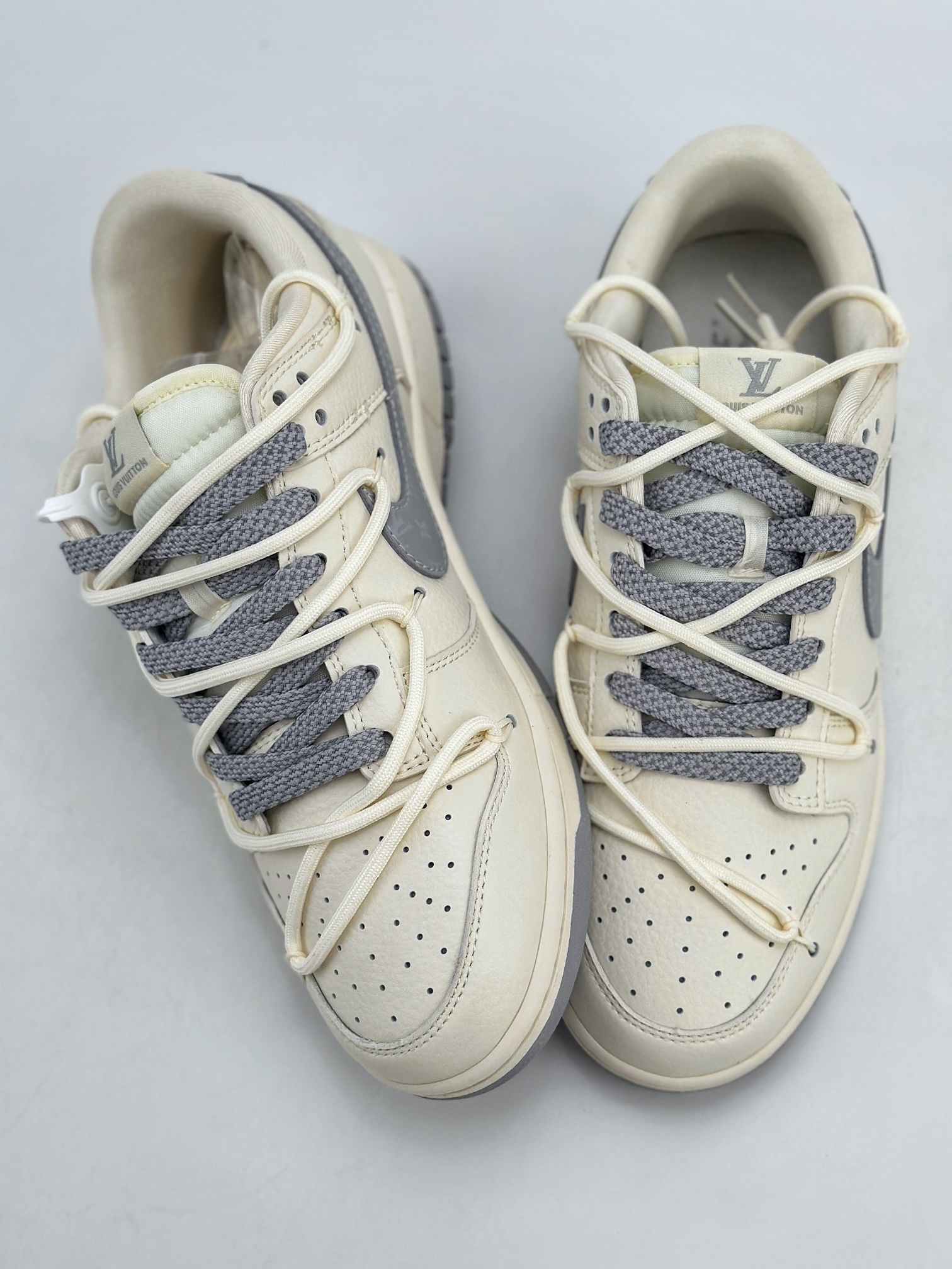 290 Nike SB Dunk Low x Louis Vuitton 白灰绑带满天星 JJ5688-101