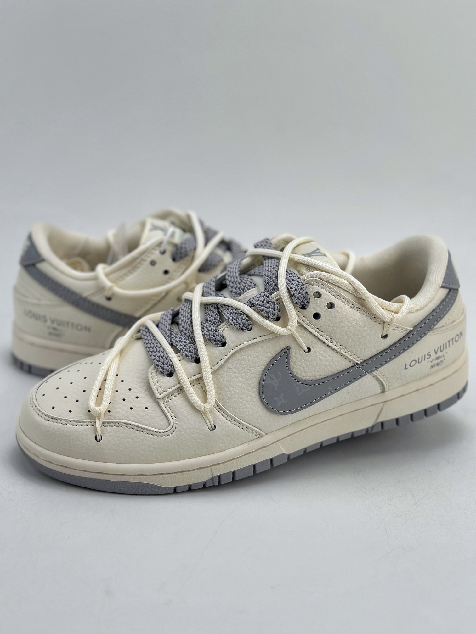 290 Nike SB Dunk Low x Louis Vuitton 白灰绑带满天星 JJ5688-101