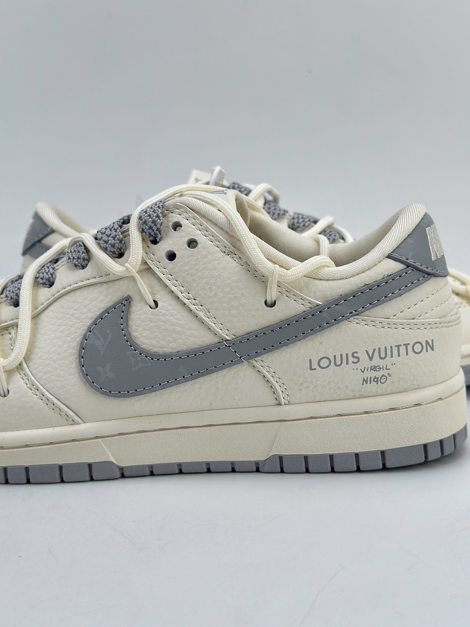 290 Nike SB Dunk Low x Louis Vuitton 白灰绑带满天星 JJ5688-101