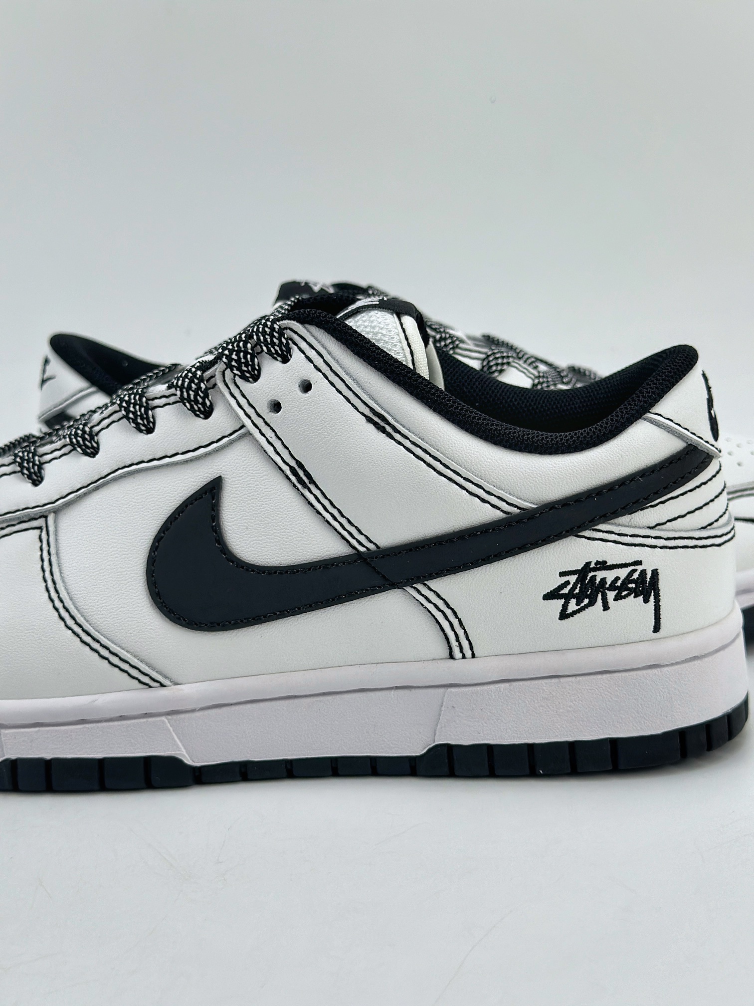 280 Nike SB Dunk Low x Stussy 斯图西白黑满天星 FC1688-137