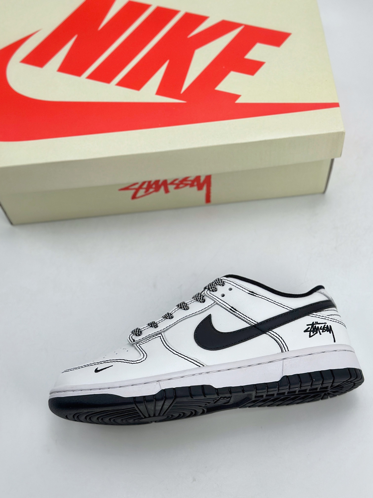 280 Nike SB Dunk Low x Stussy 斯图西白黑满天星 FC1688-137