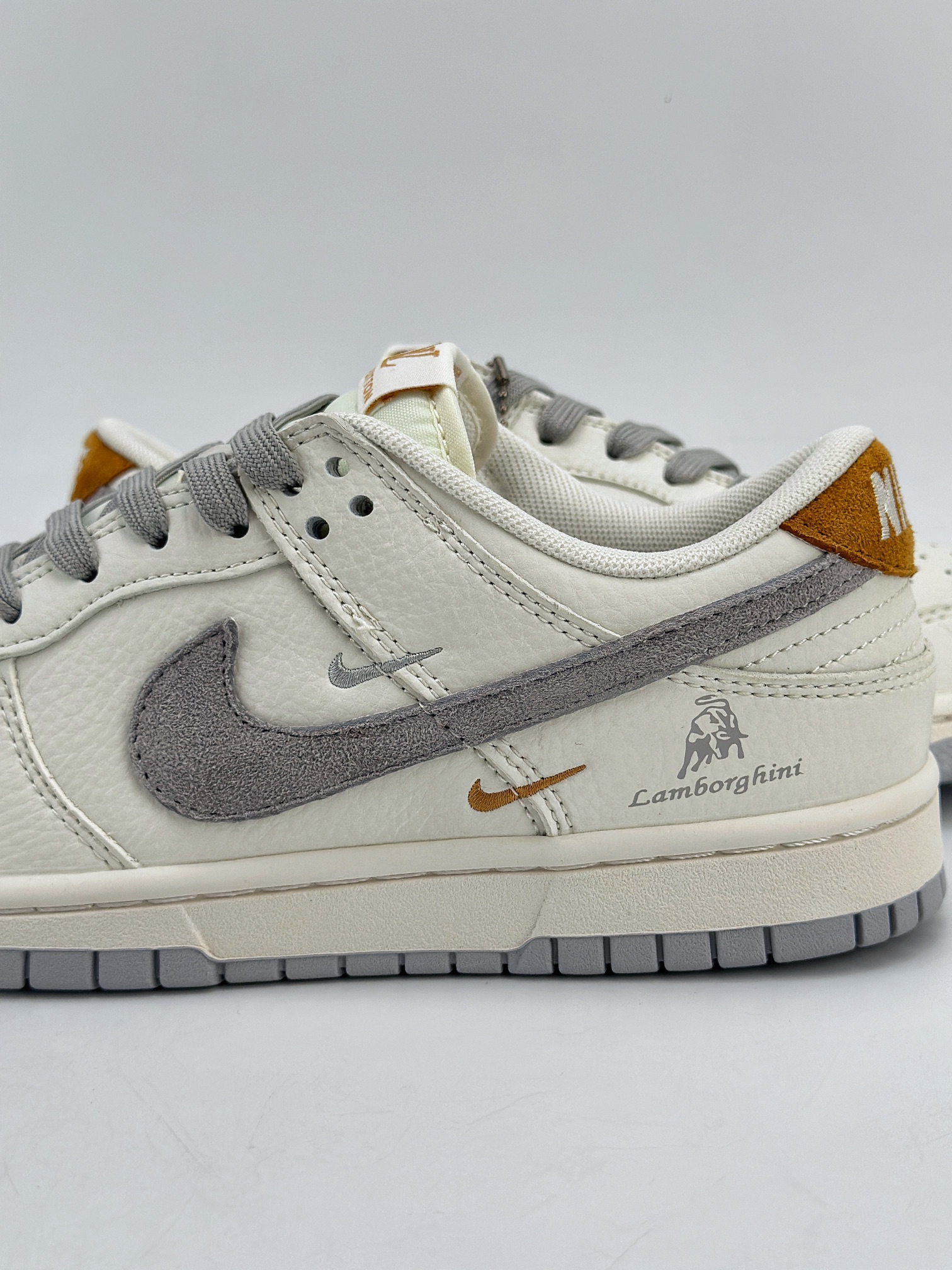 280 Nike SB Dunk Low x Louis Vuitton 米白灰三钩 FC1688-191