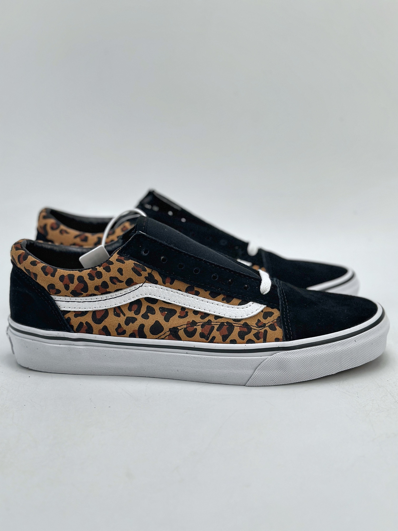 140 Vans Old Skool 经典复古防滑耐磨低帮板鞋男女联名款 VN000CR5CJK