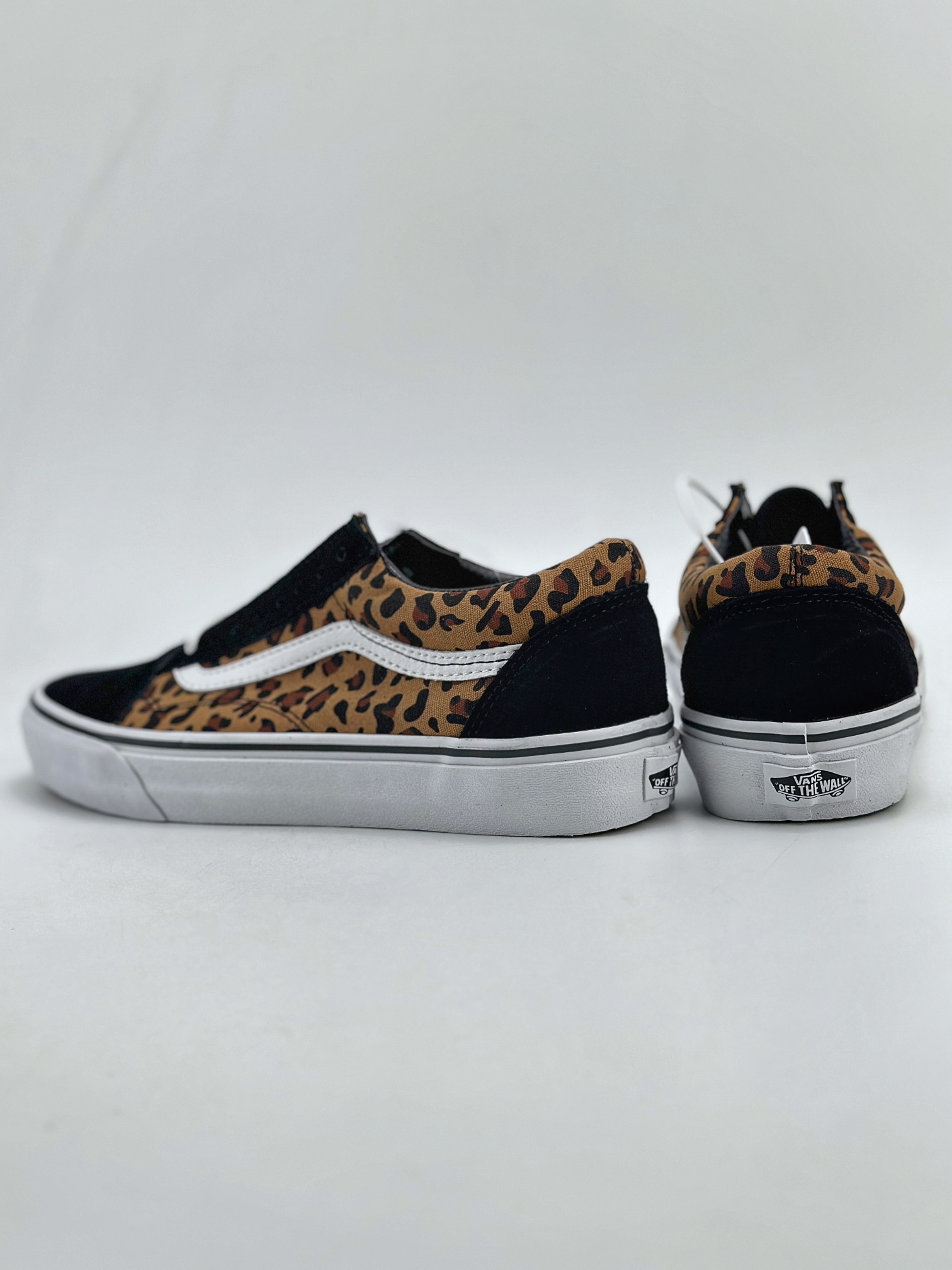 140 Vans Old Skool 经典复古防滑耐磨低帮板鞋男女联名款 VN000CR5CJK