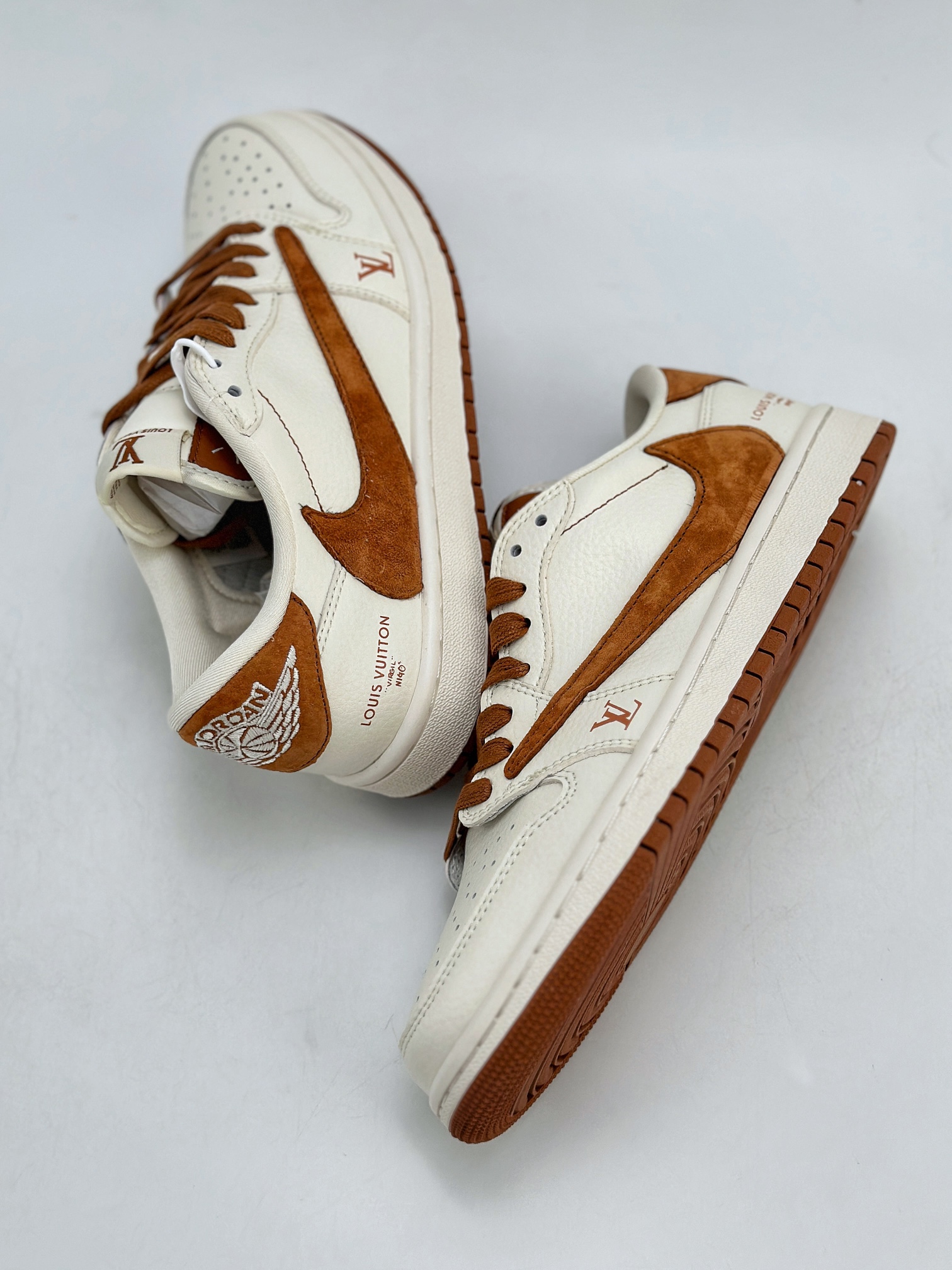 280 Travis Scott x Nike Air Jordan 1 Low x Louis Vuitton Air Jordan 1 Low 反转翻毛红棕倒钩 LX1988-900