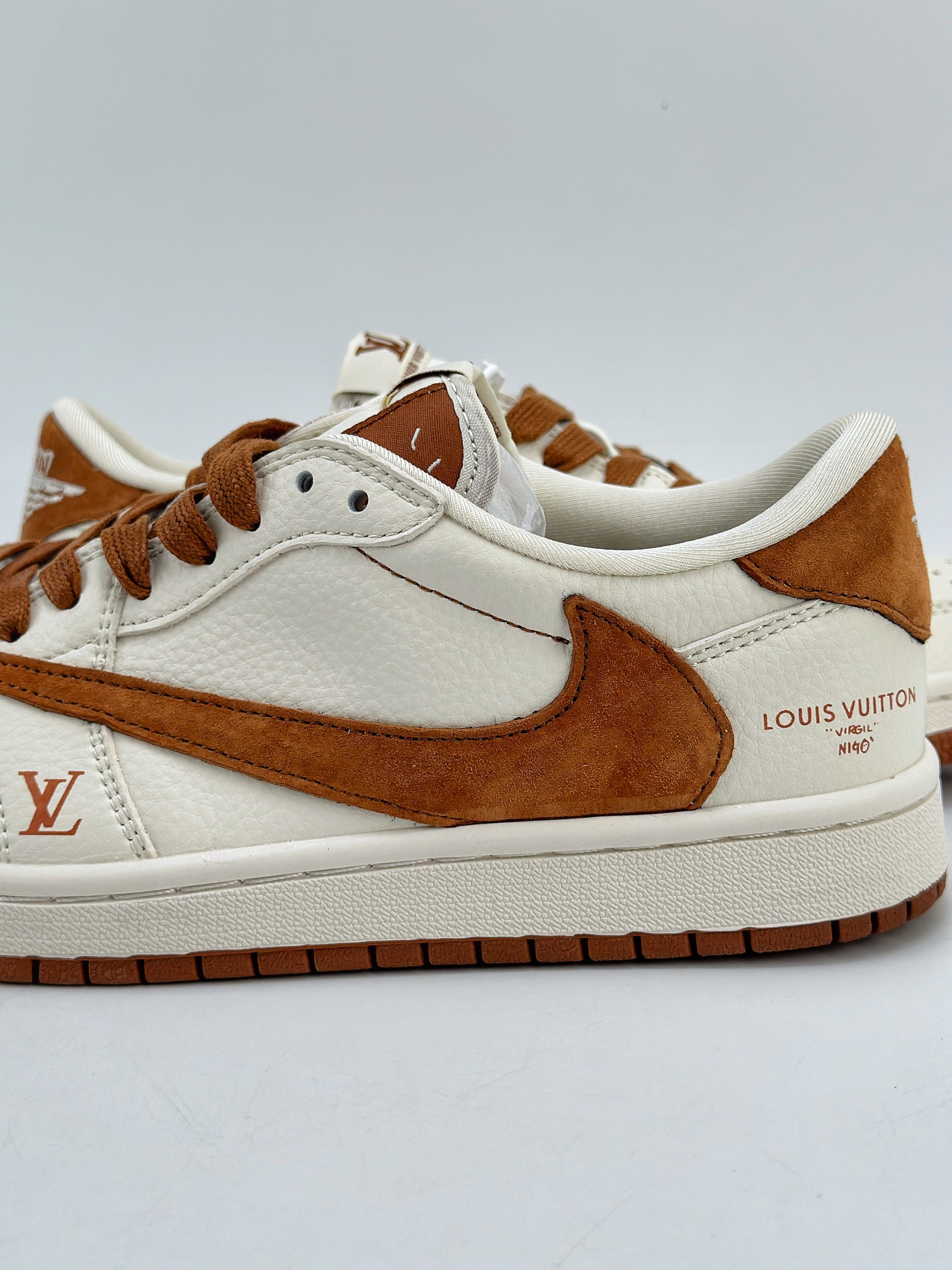 280 Travis Scott x Nike Air Jordan 1 Low x Louis Vuitton Air Jordan 1 Low 反转翻毛红棕倒钩 LX1988-900