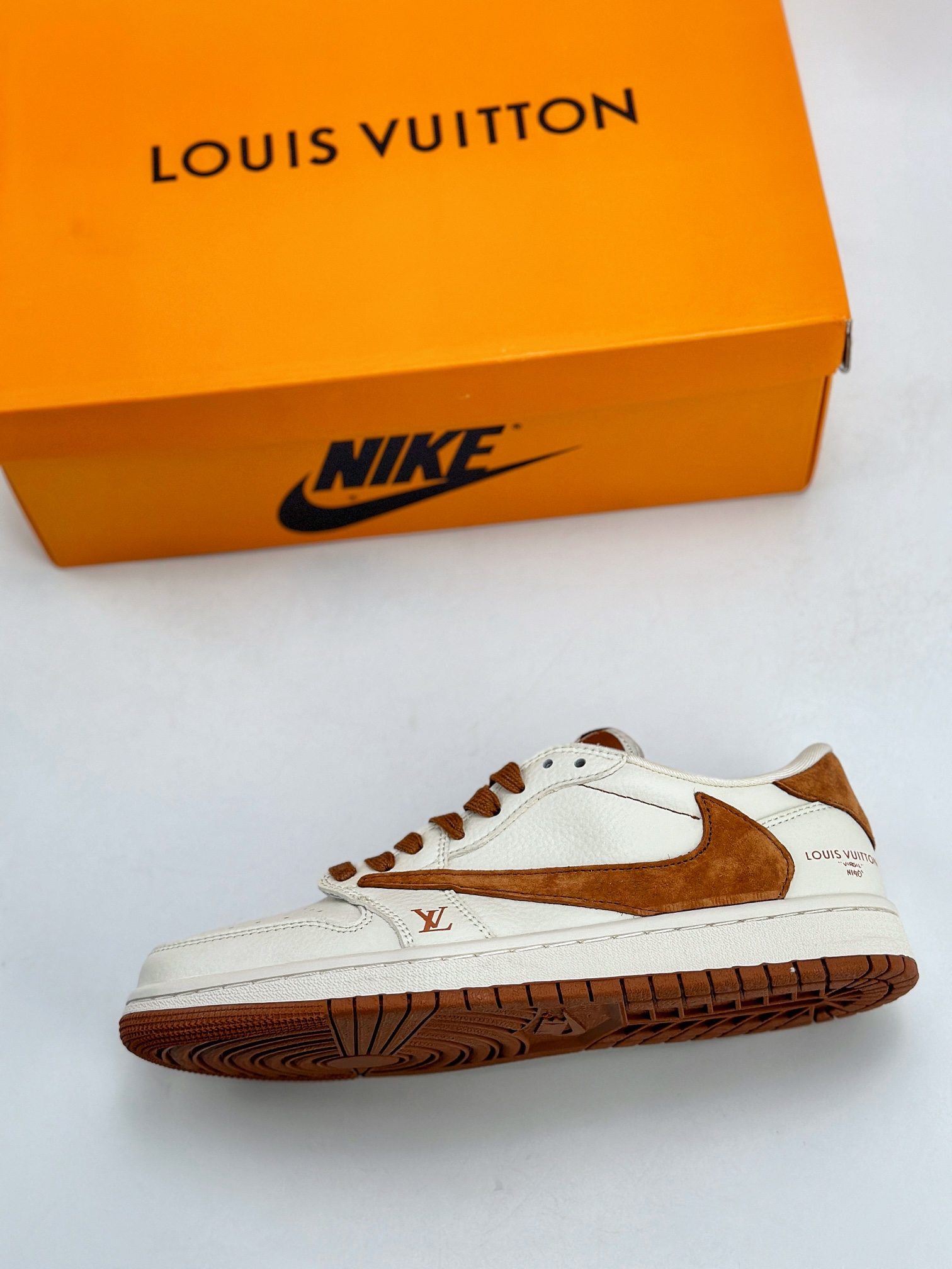 280 Travis Scott x Nike Air Jordan 1 Low x Louis Vuitton Air Jordan 1 Low 反转翻毛红棕倒钩 LX1988-900