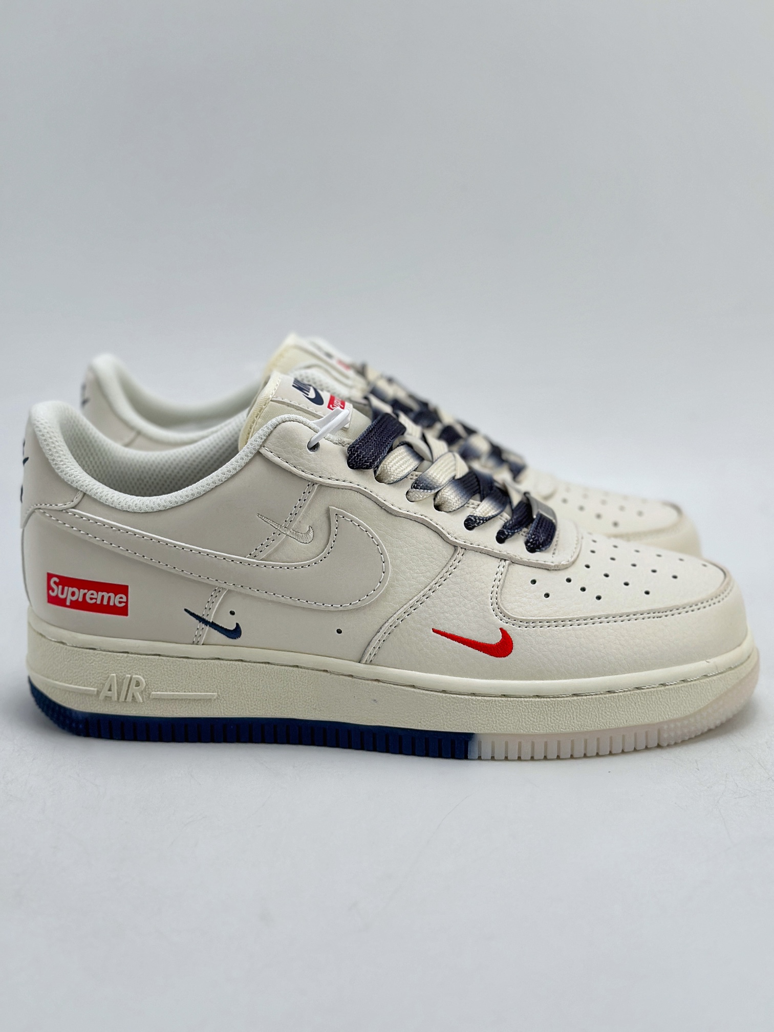 260 Nike Air Force 1 Low 07 x Supreme 米白蓝三钩 XZ6188-001