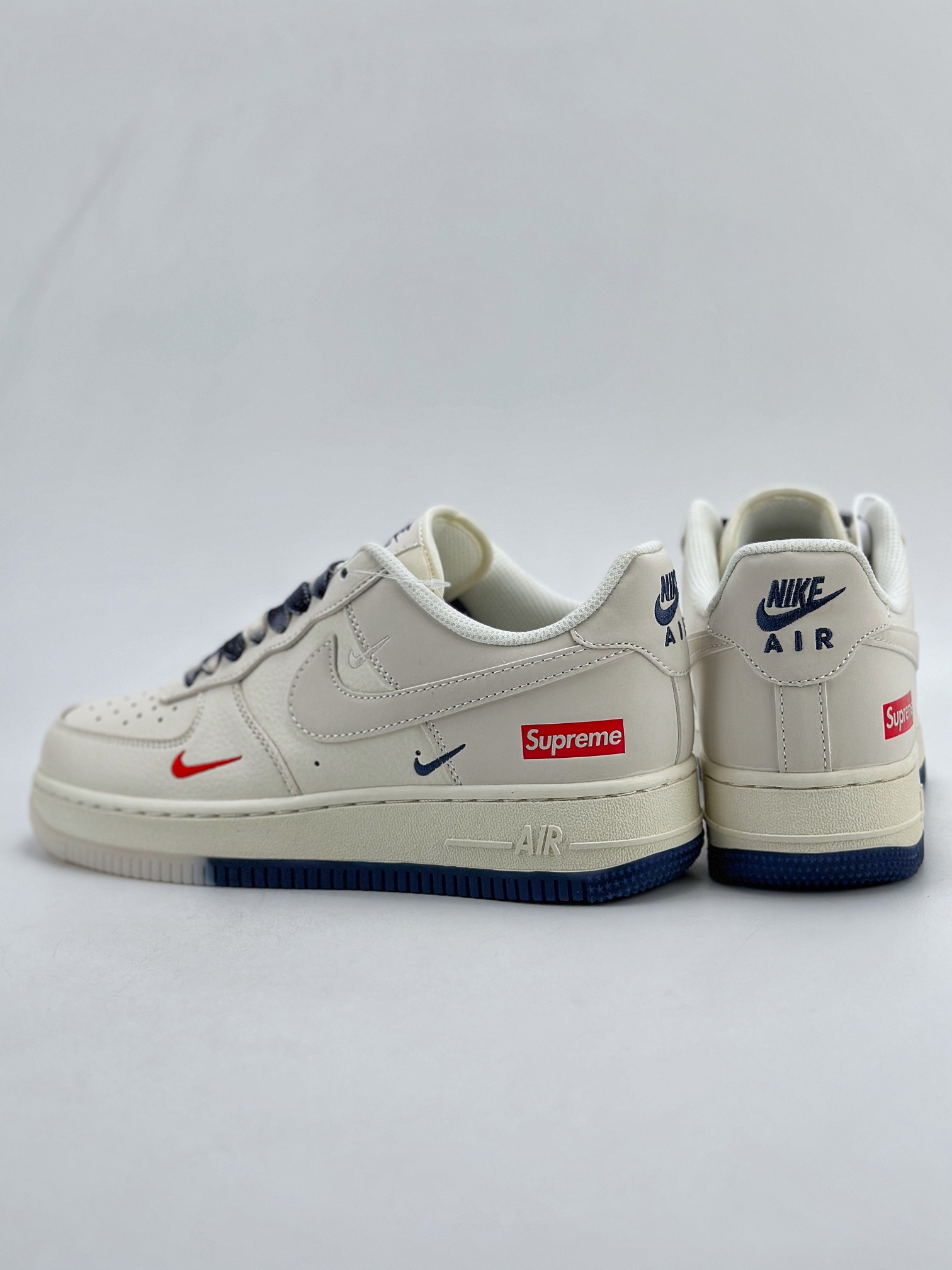 260 Nike Air Force 1 Low 07 x Supreme 米白蓝三钩 XZ6188-001