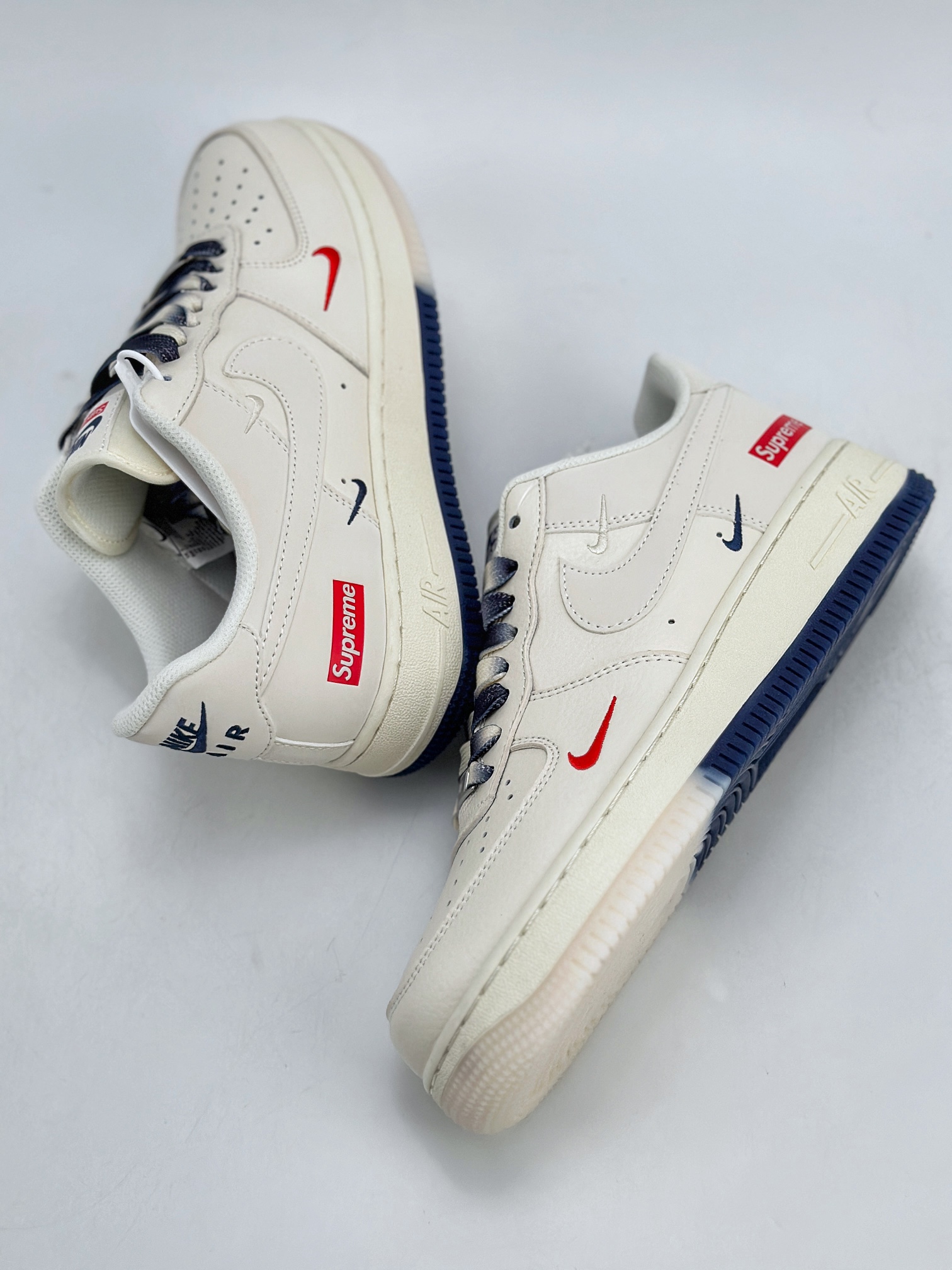 260 Nike Air Force 1 Low 07 x Supreme 米白蓝三钩 XZ6188-001