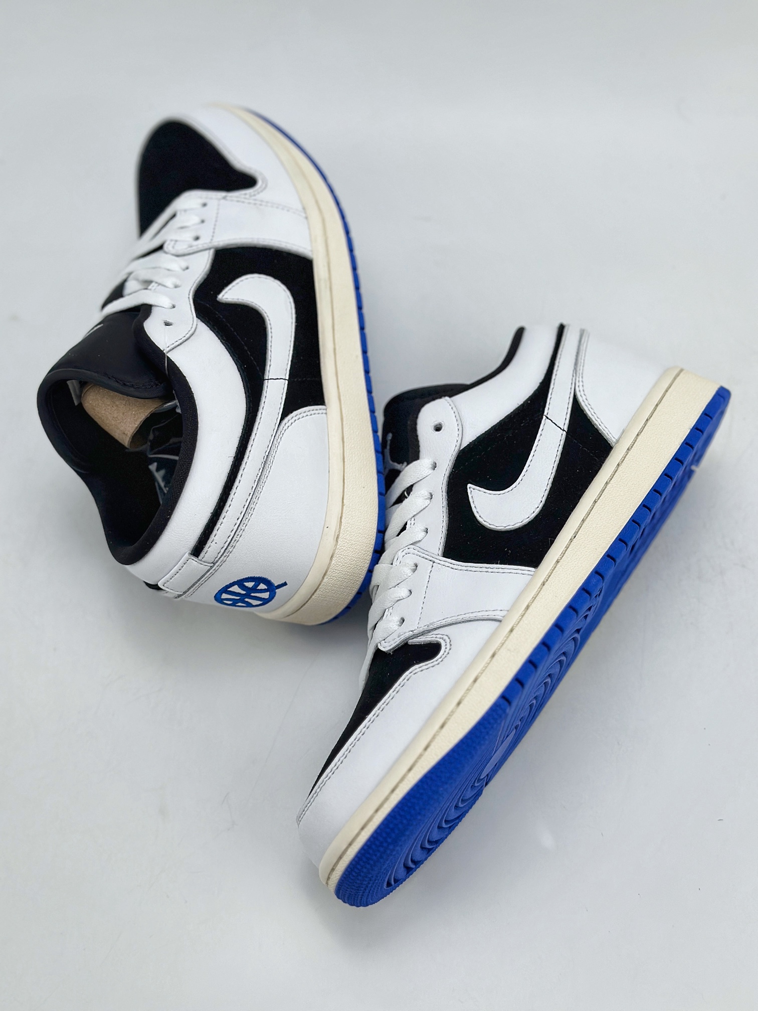 200 Air Jordan 1 Retro Low ”Quai 54” 黑白 HQ0764-001