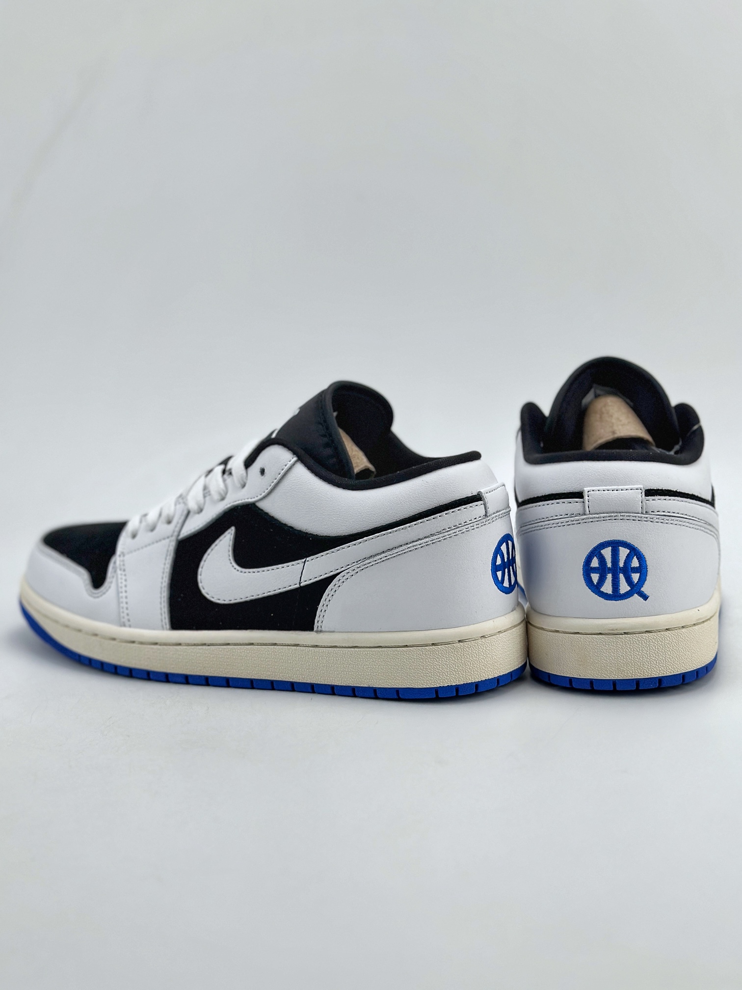 200 Air Jordan 1 Retro Low ”Quai 54” 黑白 HQ0764-001