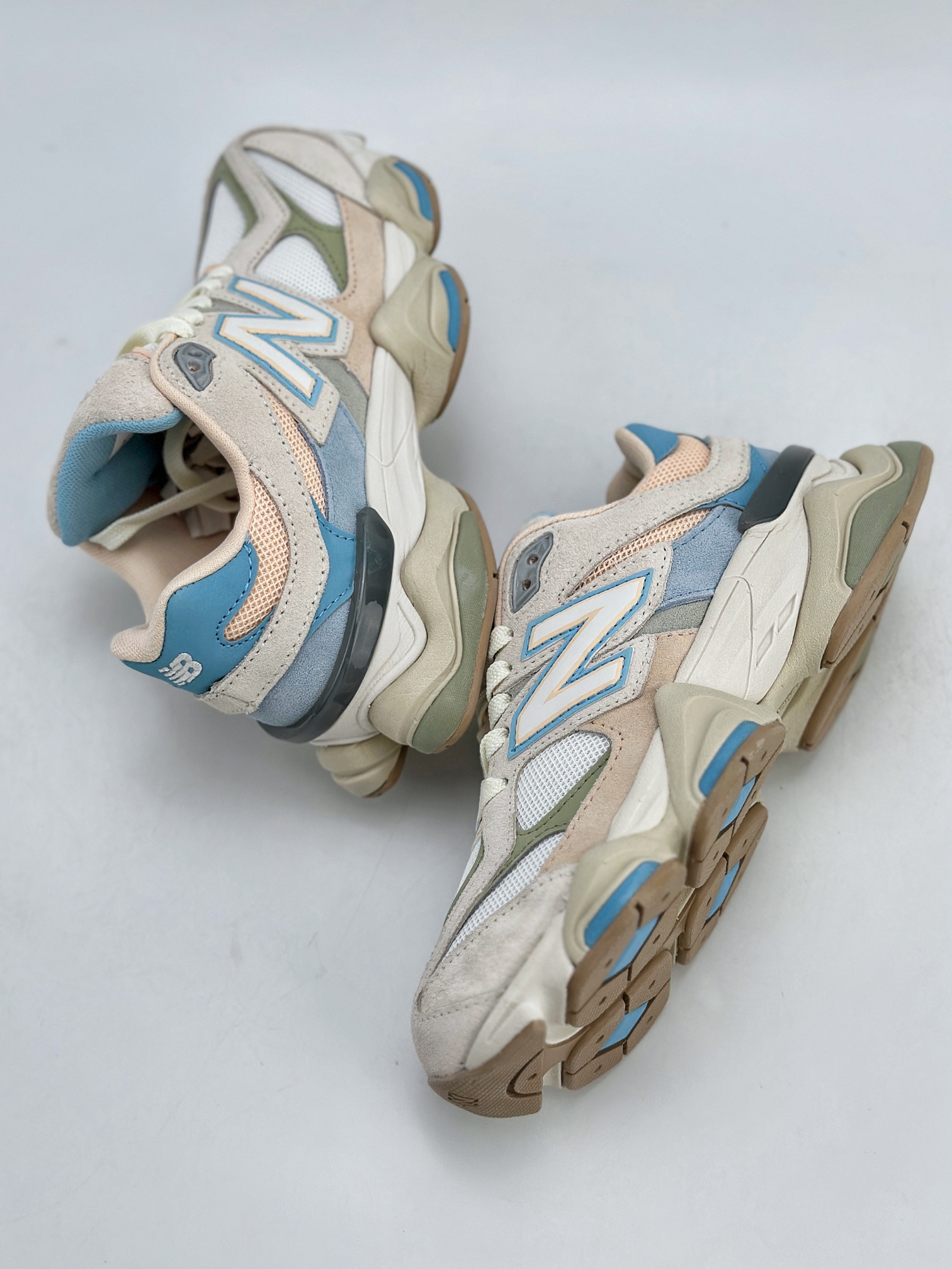 210 Joe Freshgoods x New Balance 版本 NB9060 联名款 复古休闲运动慢跑鞋  GC9060JF