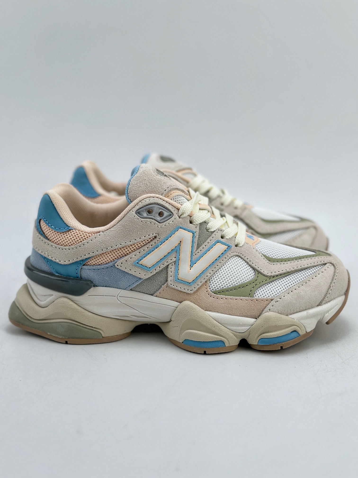 210 Joe Freshgoods x New Balance 版本 NB9060 联名款 复古休闲运动慢跑鞋  GC9060JF