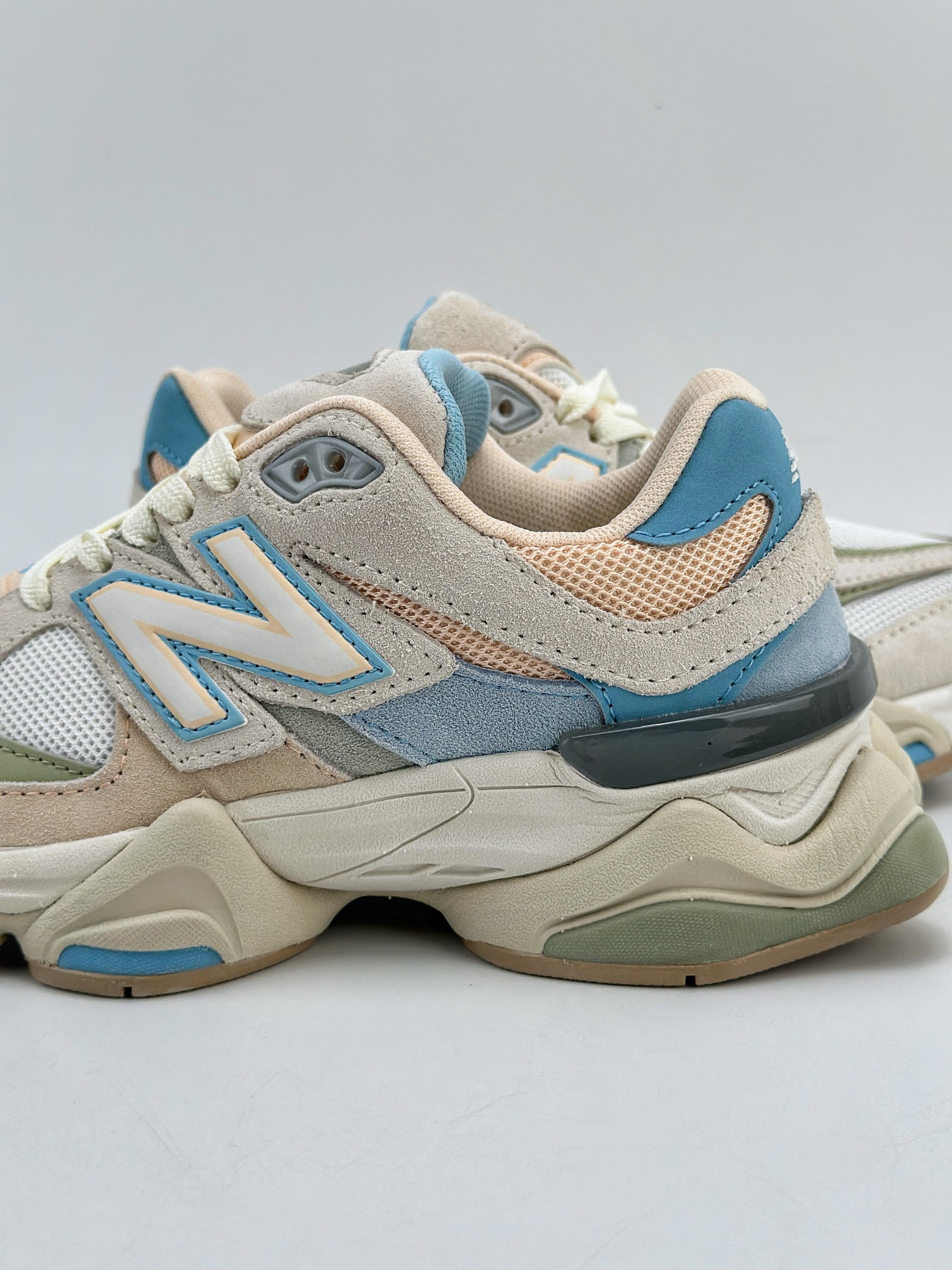 210 Joe Freshgoods x New Balance 版本 NB9060 联名款 复古休闲运动慢跑鞋  GC9060JF