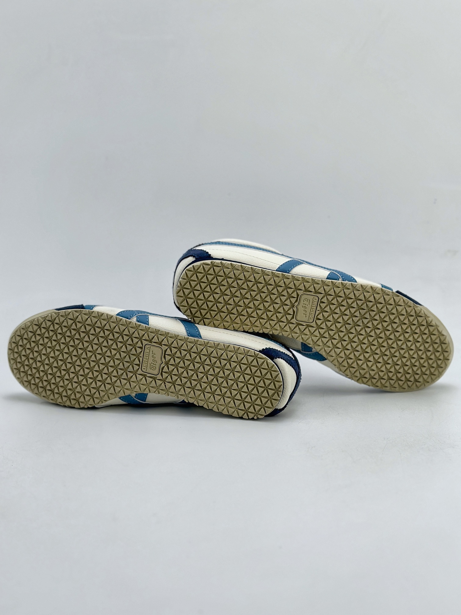 130 Onitsuka Tiger Mexico 66 Paraty 百搭单品 板鞋 MEXICO 1183A201-118
