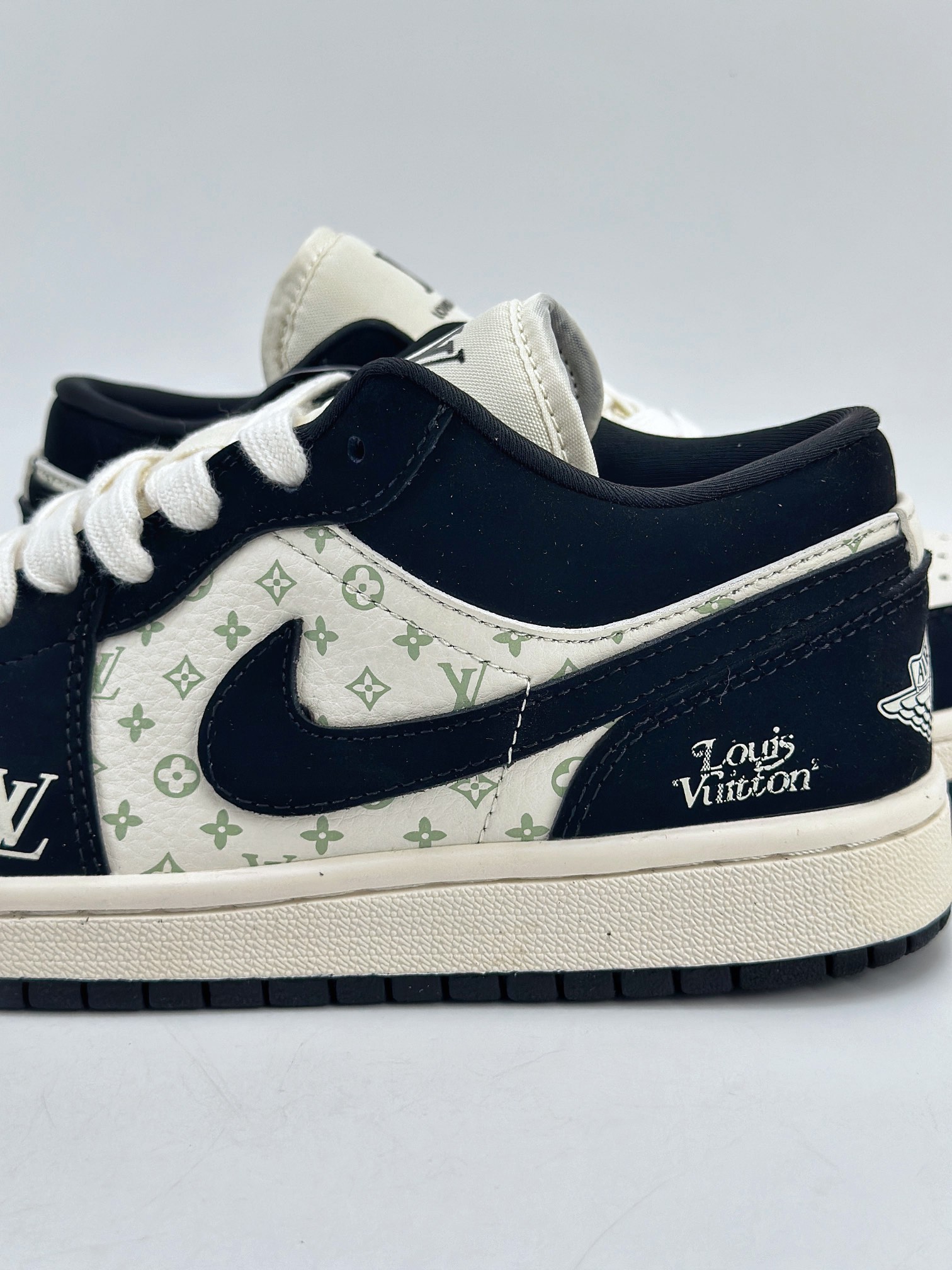 280 Air Jordan 1 Retro Low x Louis Vuitton 白黑  SJ9950-001