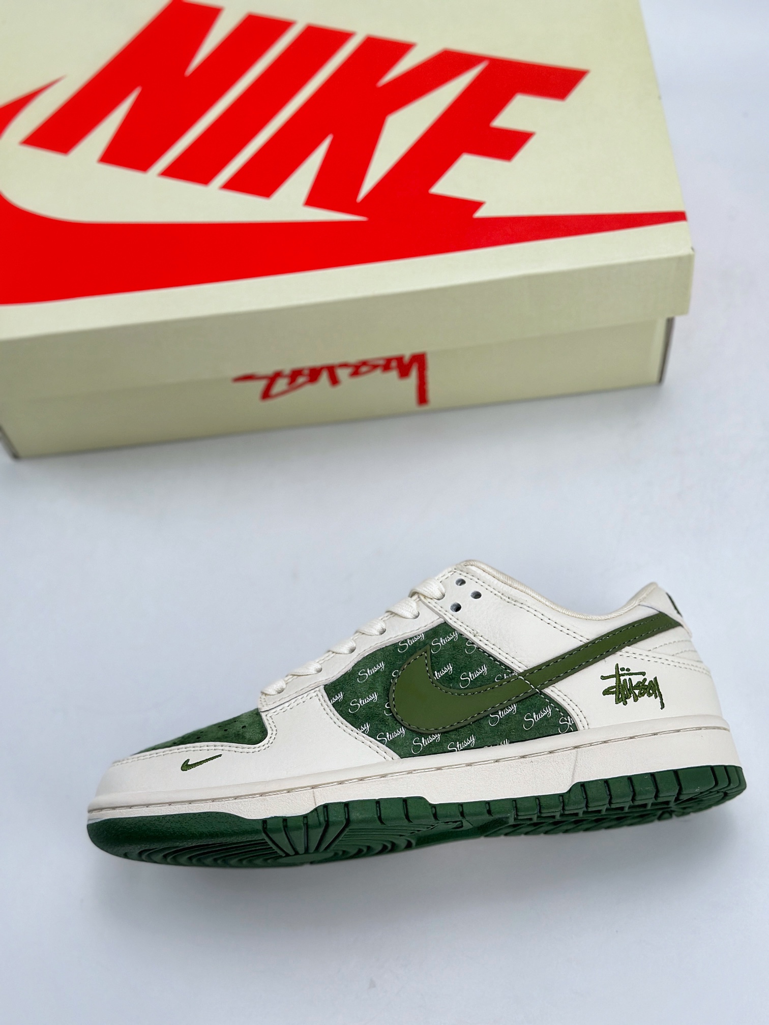 280 Nike SB Dunk Low x Stussy 斯图西 米白绿 CF3688-008