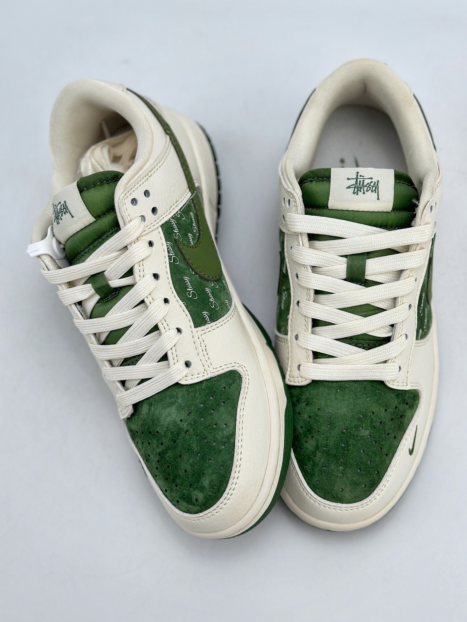 280 Nike SB Dunk Low x Stussy 斯图西 米白绿 CF3688-008