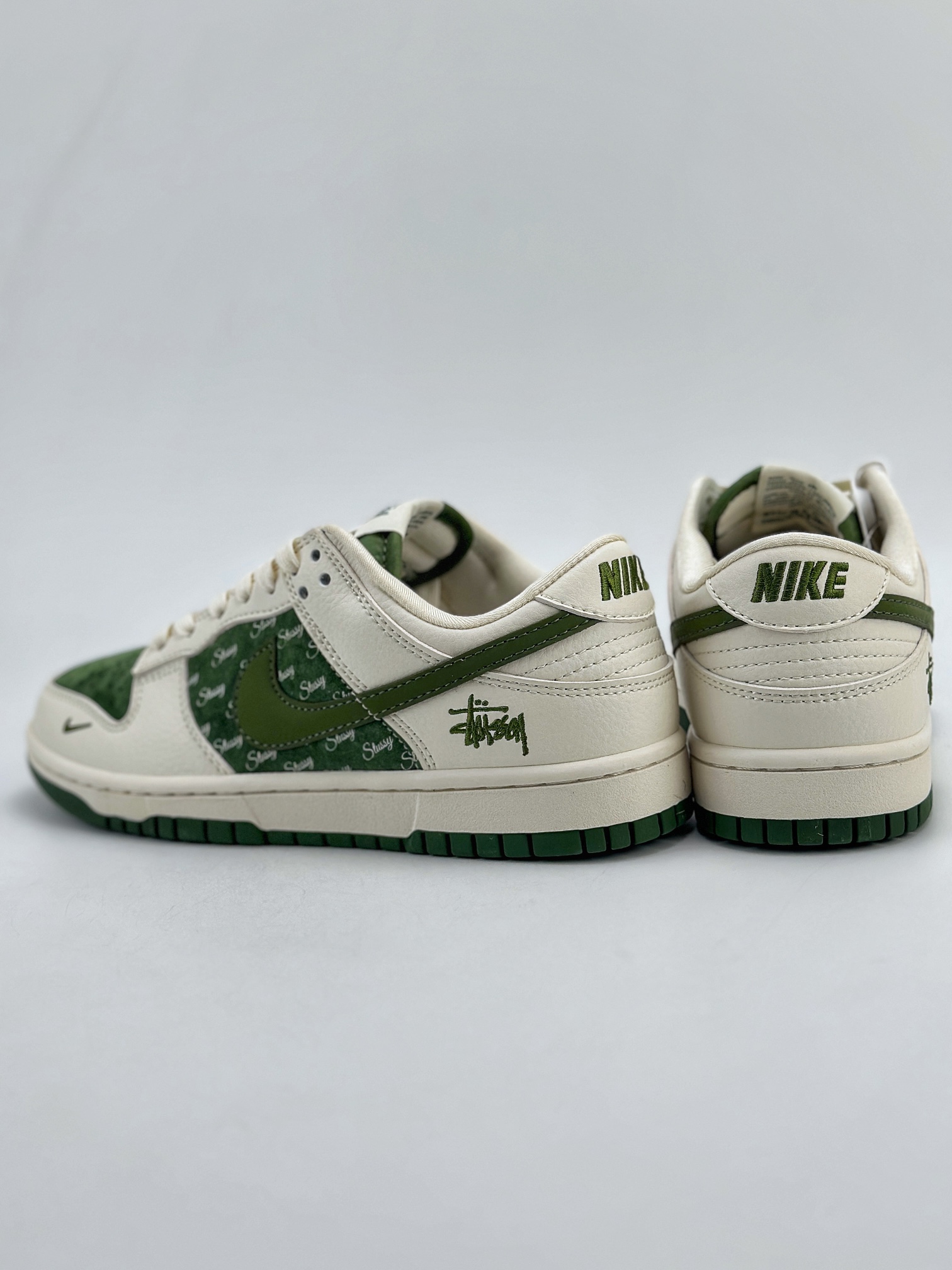 280 Nike SB Dunk Low x Stussy 斯图西 米白绿 CF3688-008