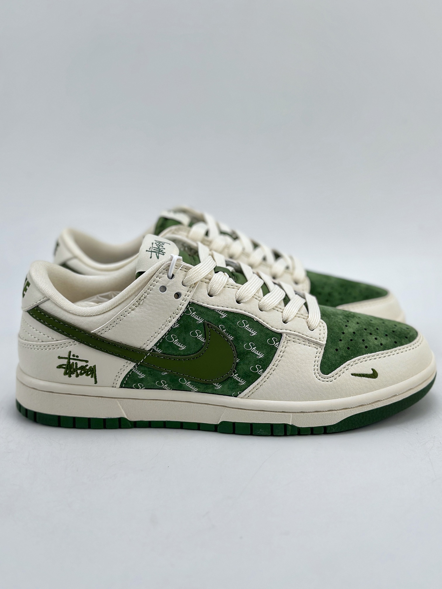 280 Nike SB Dunk Low x Stussy 斯图西 米白绿 CF3688-008