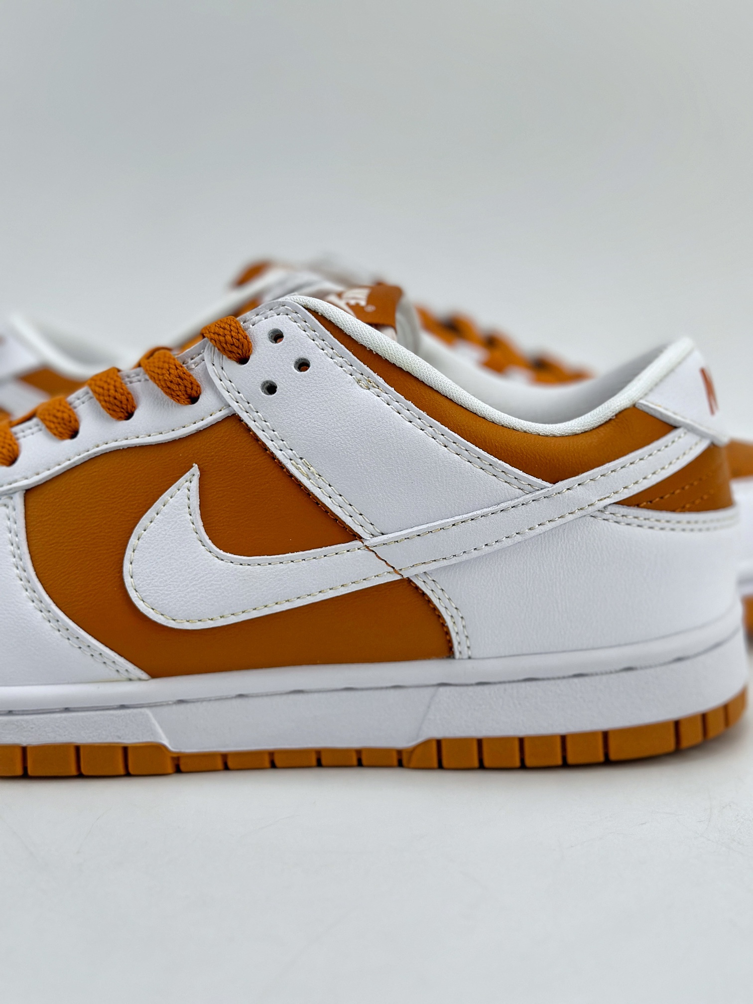 190 NIKE SB Dunk Low ”Dark Curry” 白棕 FQ6965-700